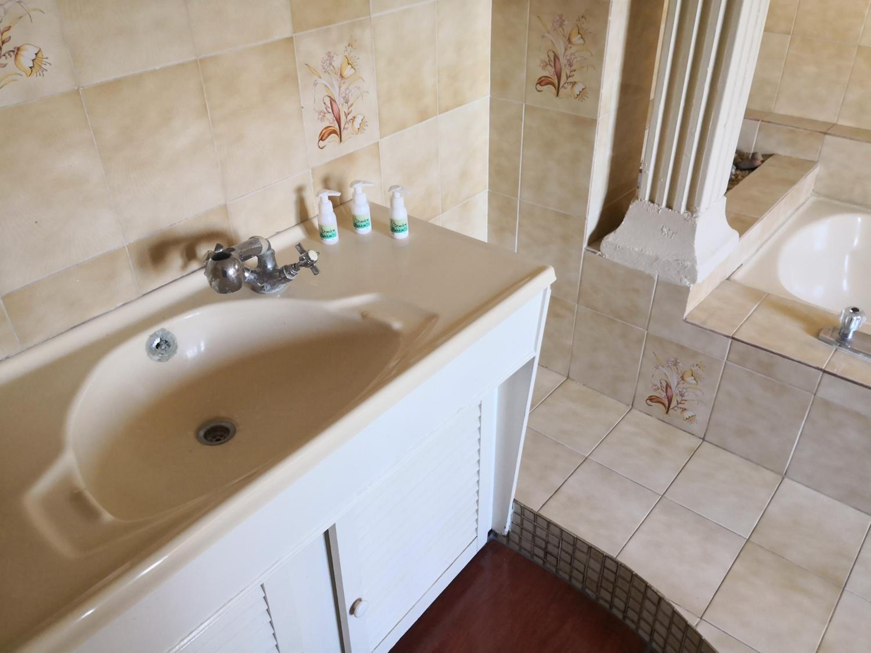 Double Room with Private Bathroom photo 3