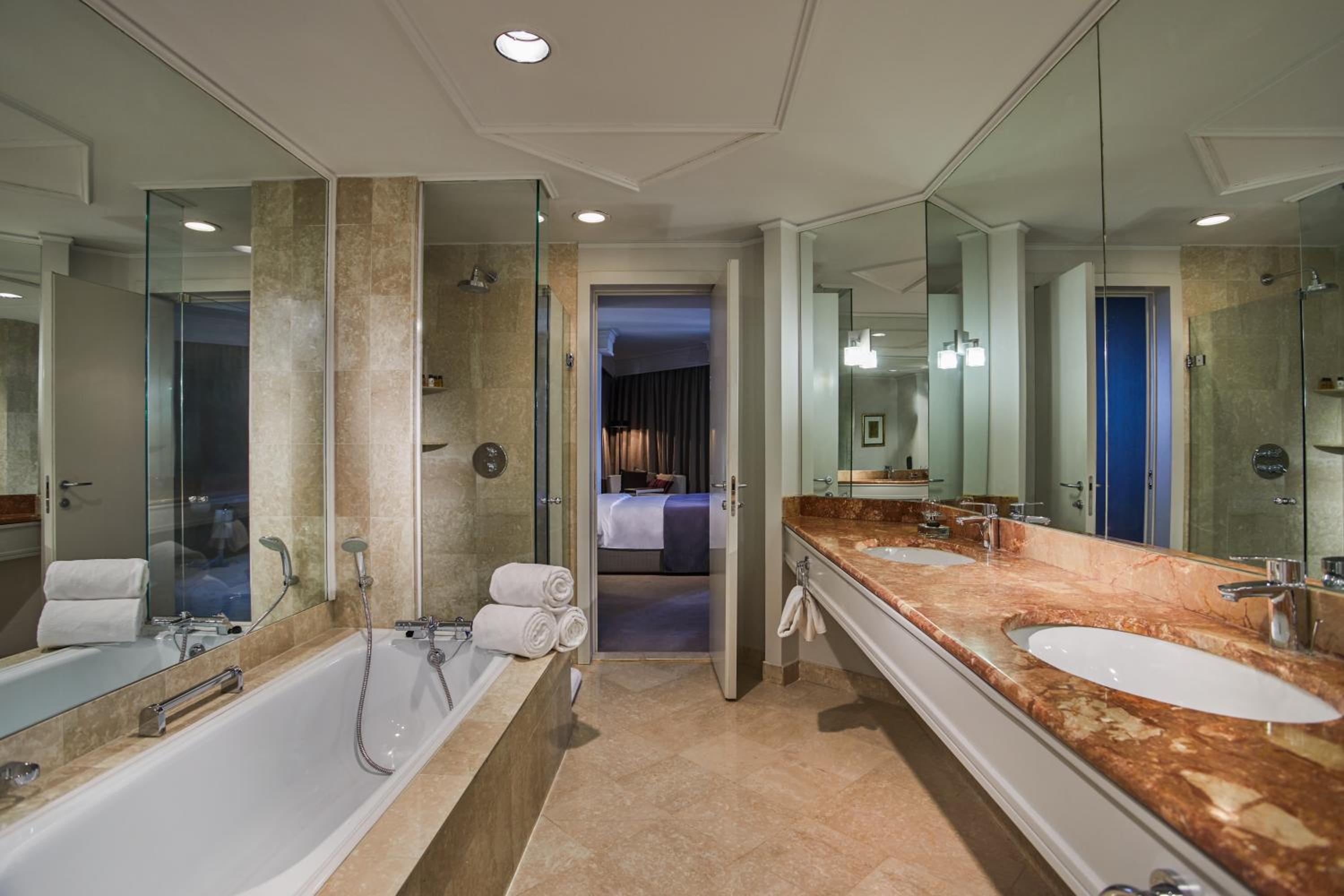 King Suite photo 3