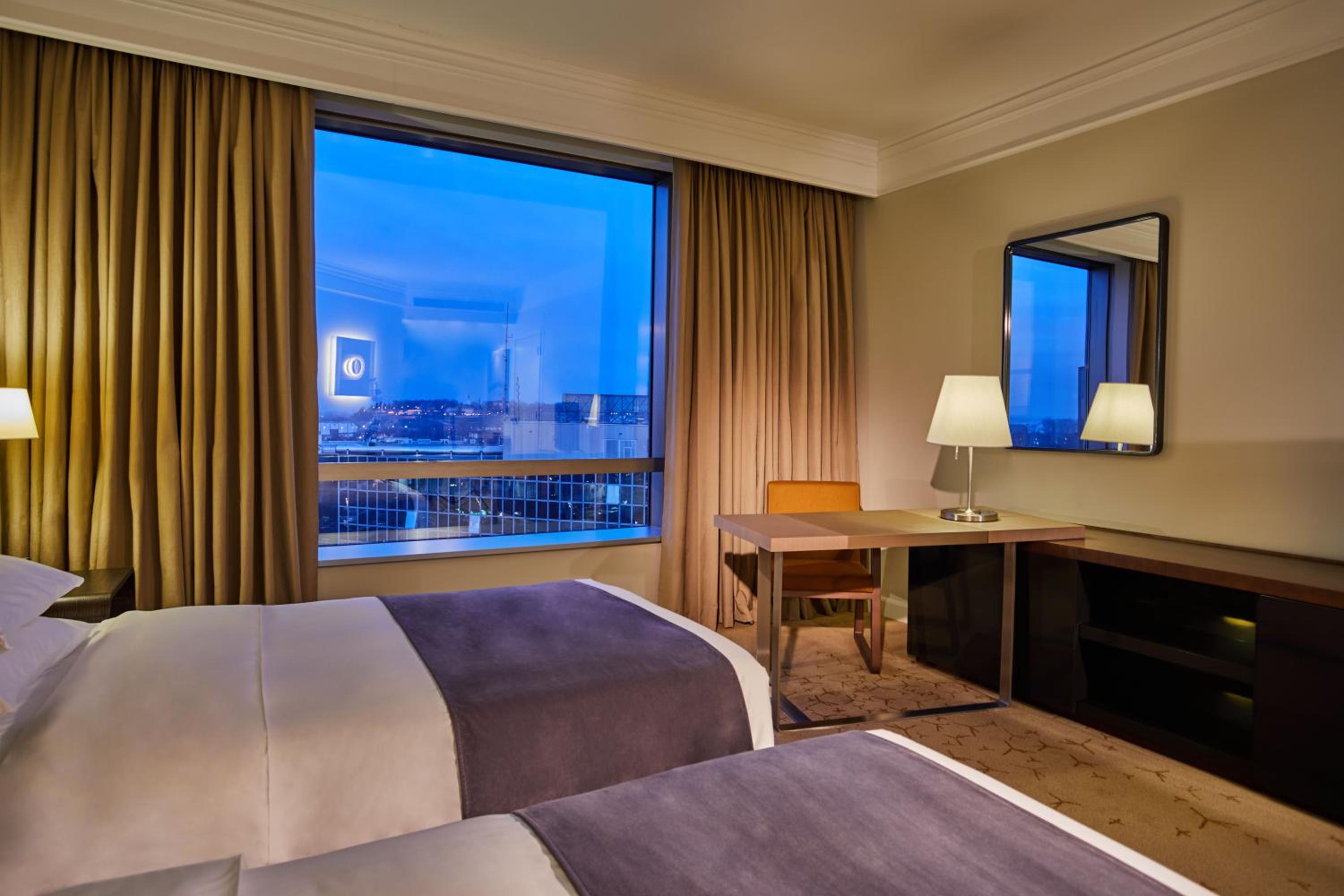 Twin Room - Club Access photo 3