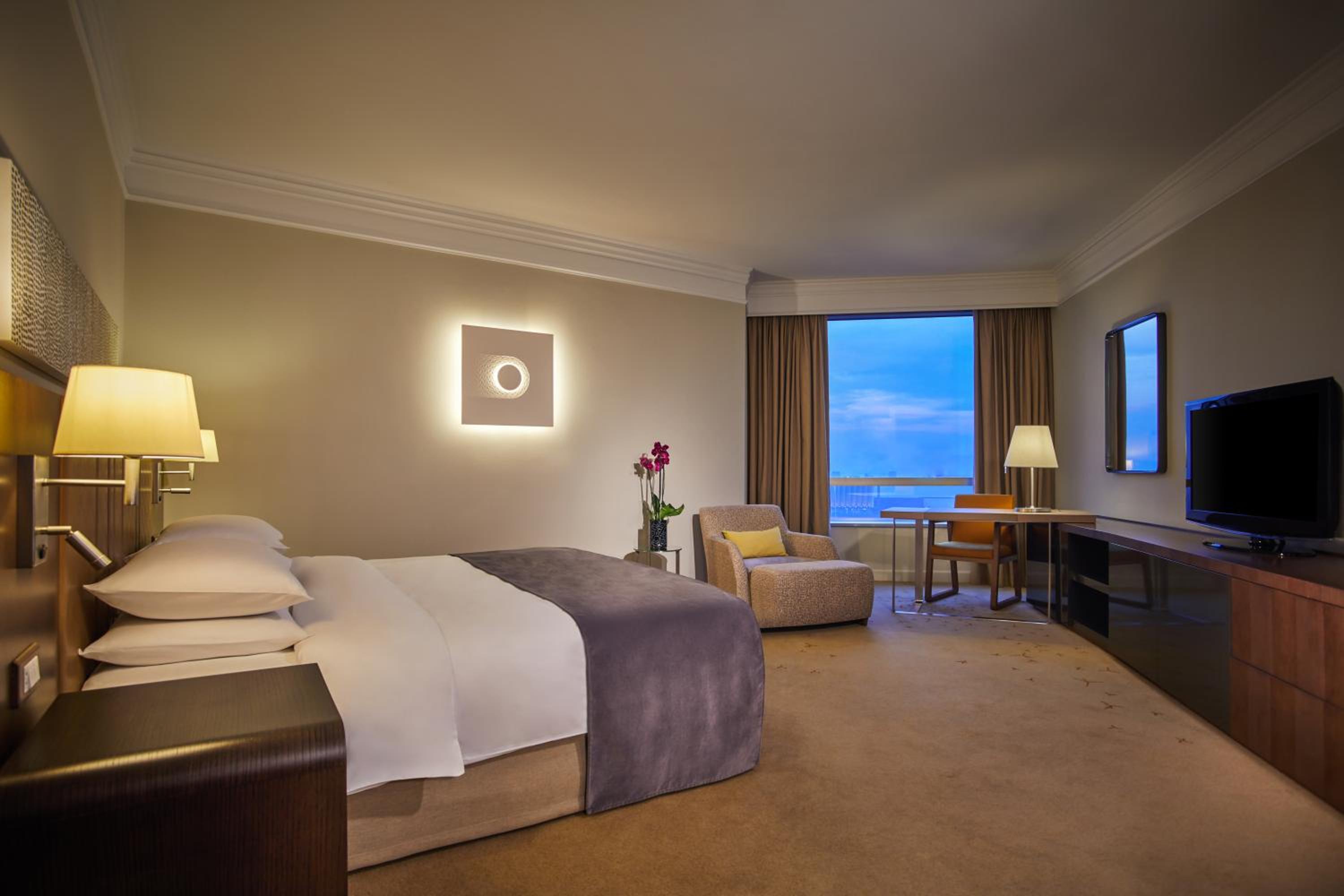 Deluxe King Room - Club Access photo 1