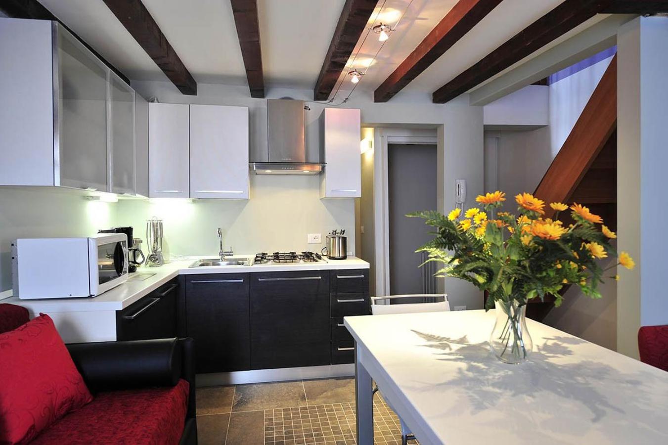 Two-Bedroom Apartment - Split Level photo 3
