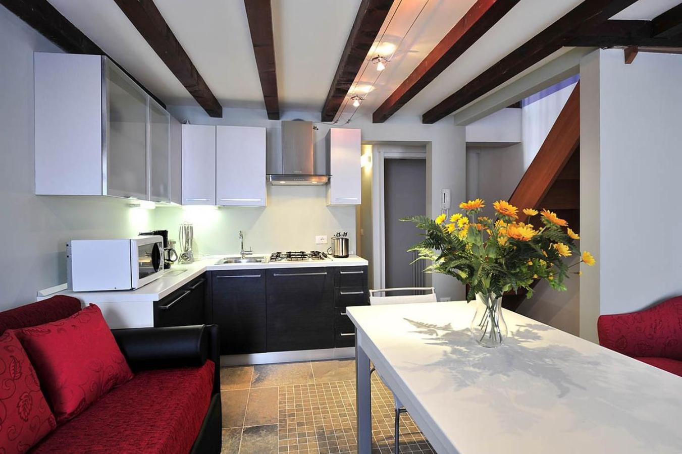 Two-Bedroom Apartment - Split Level photo 3