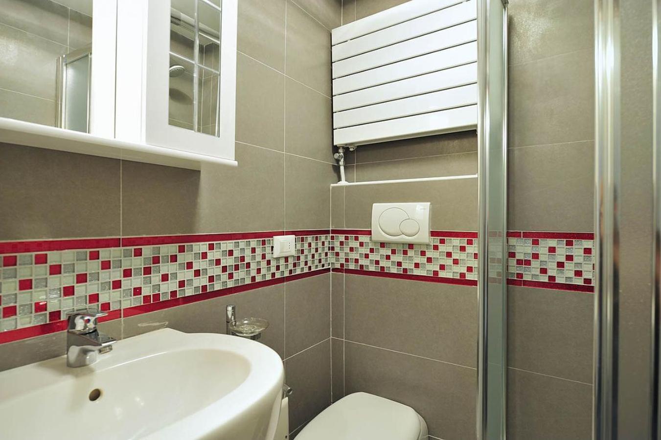 Two-Bedroom Apartment - Split Level photo 2