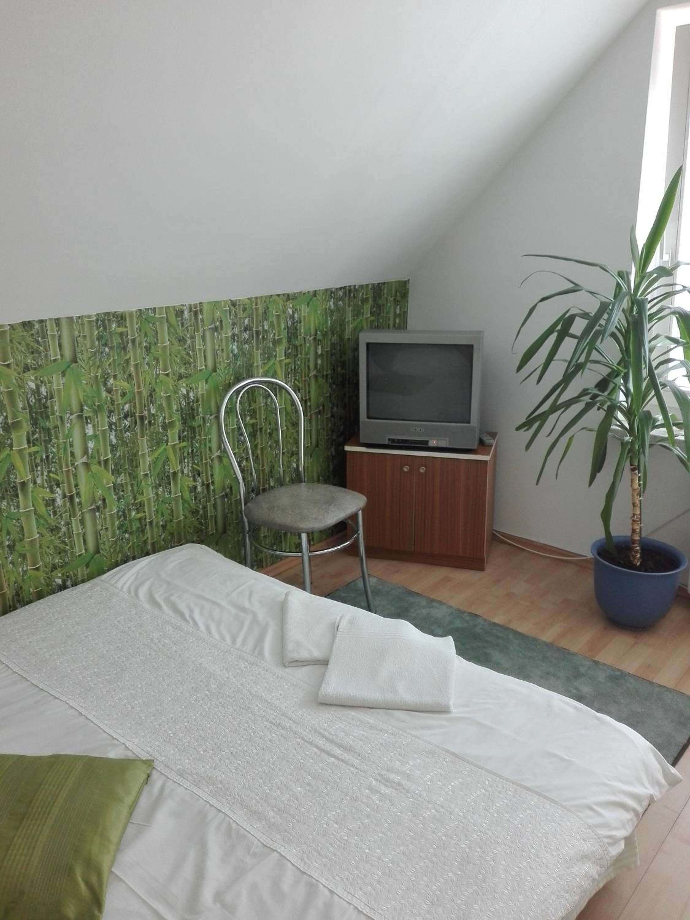 Budget Double Room - Photo 10