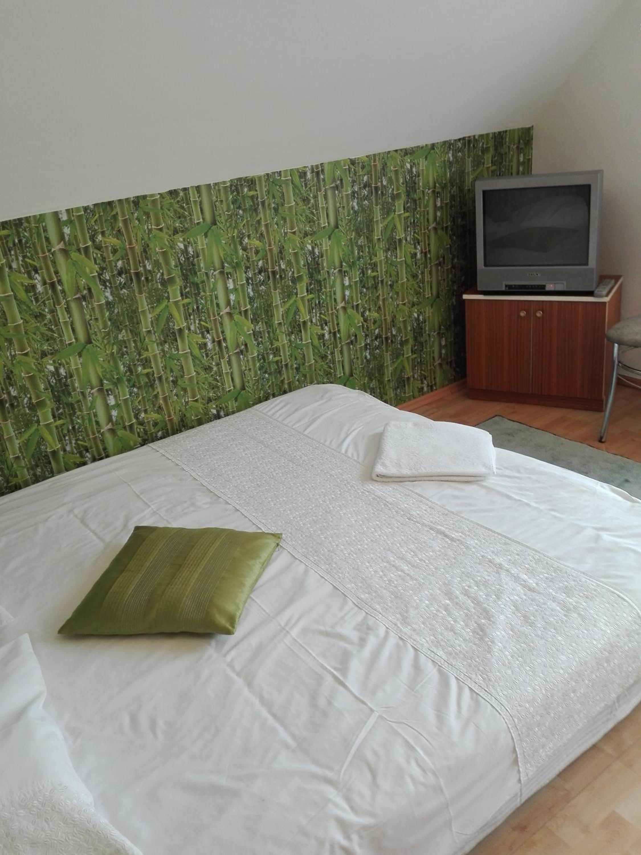 Budget Double Room - Photo 16