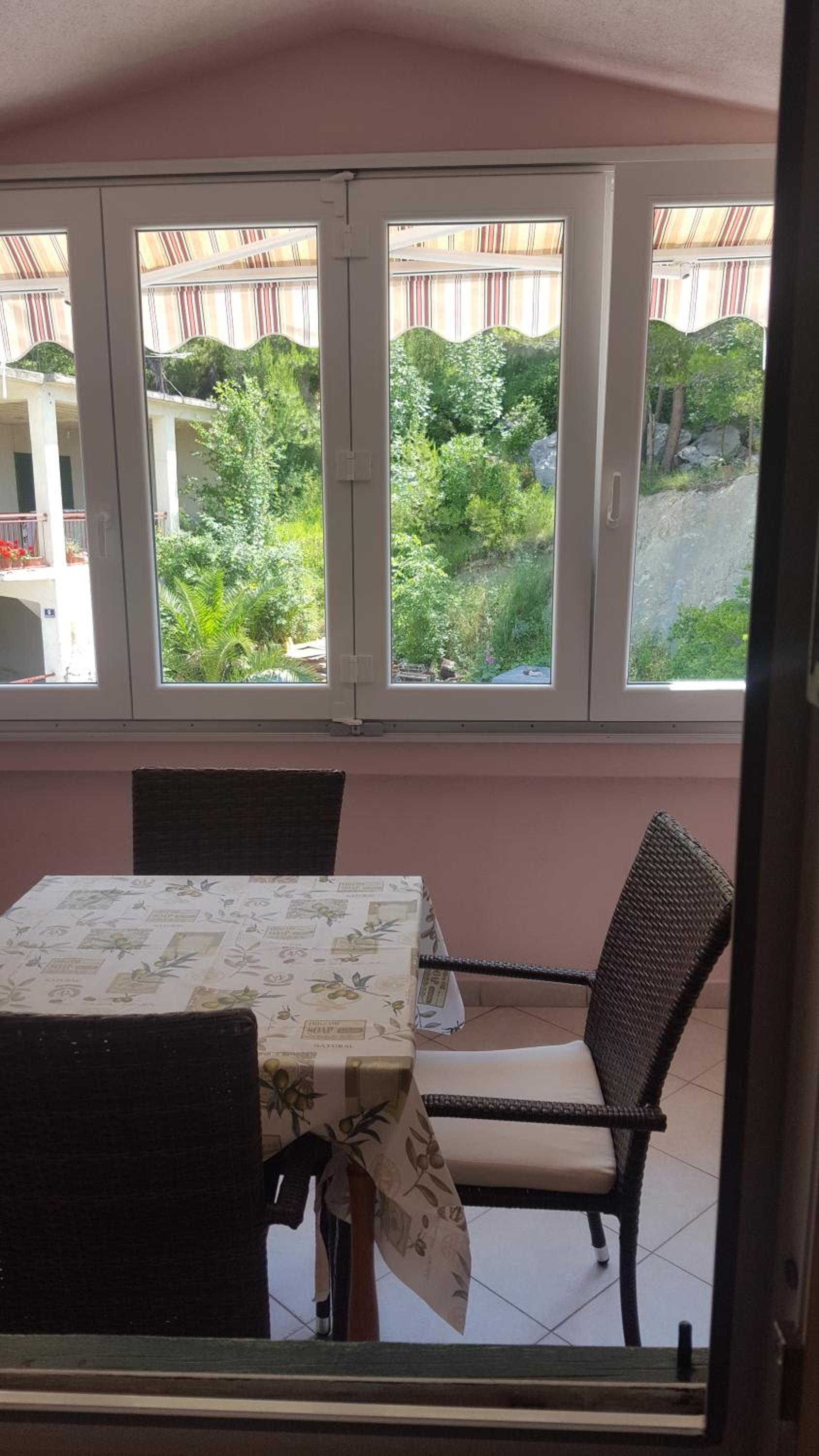 Apartment with Mountain View photo 3