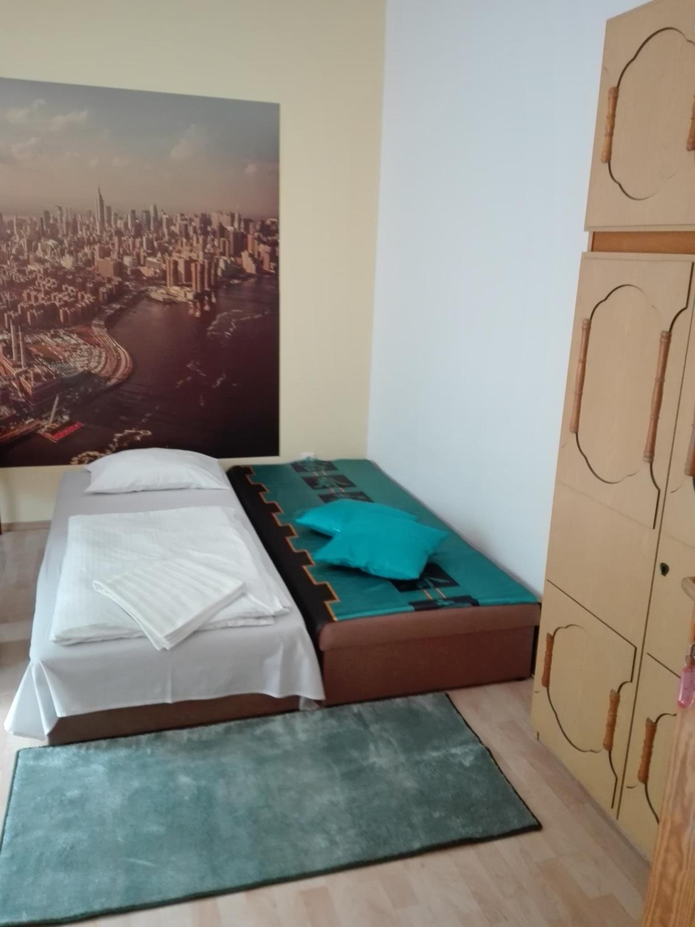 Queen Room with Two Queen Beds - Photo 7