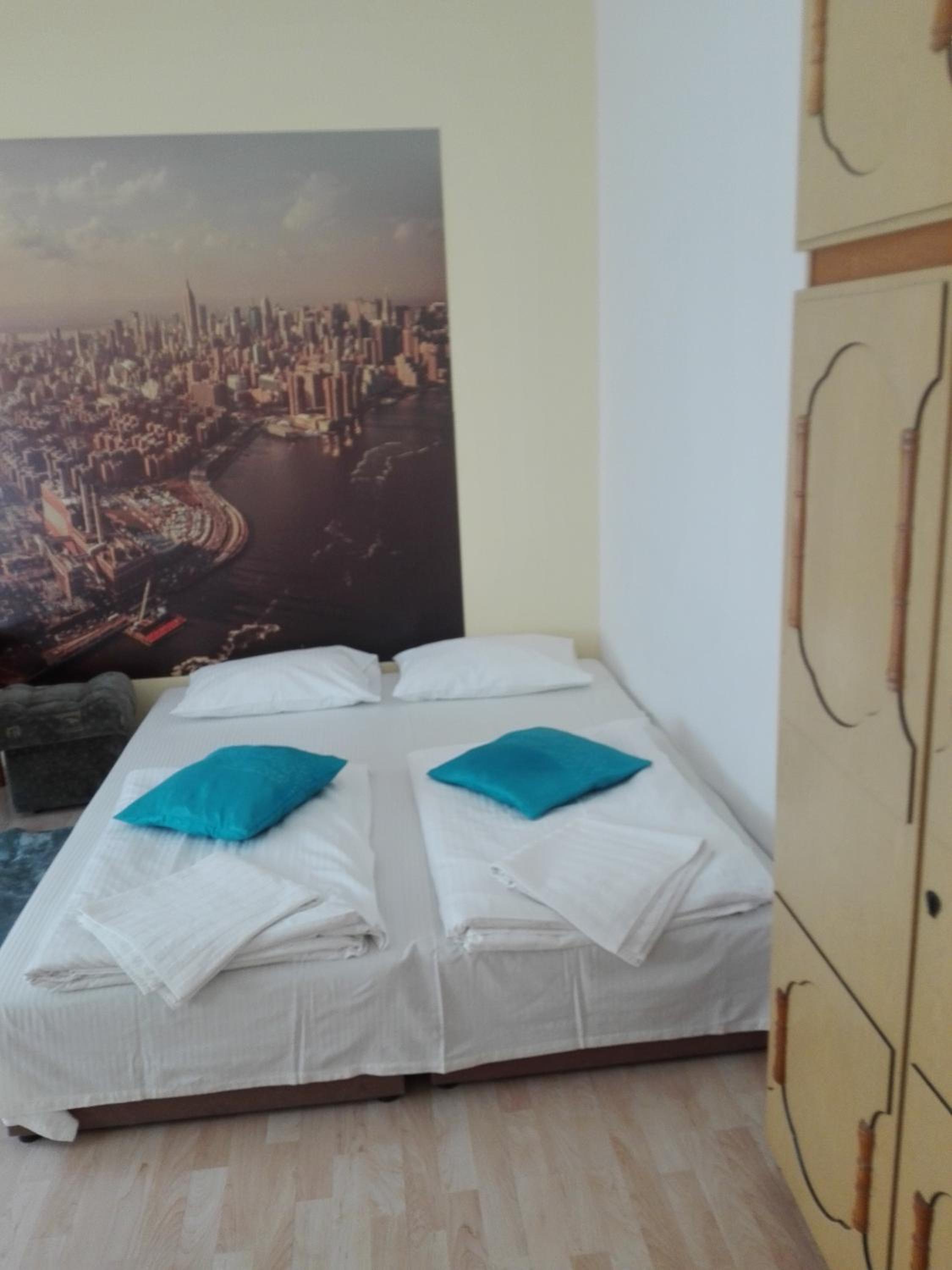 Queen Room with Two Queen Beds - Photo 9