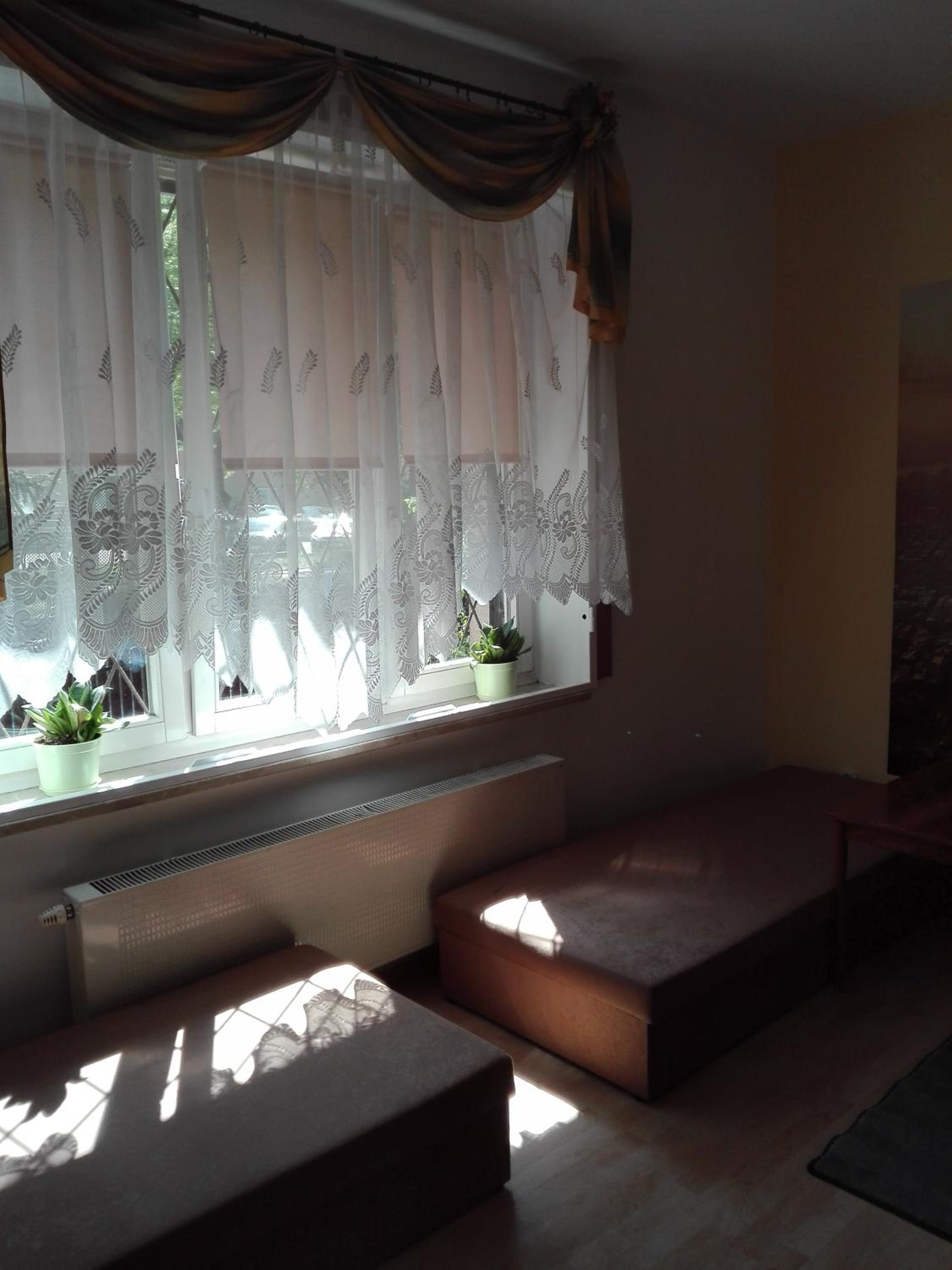 Queen Room with Two Queen Beds - Photo 5