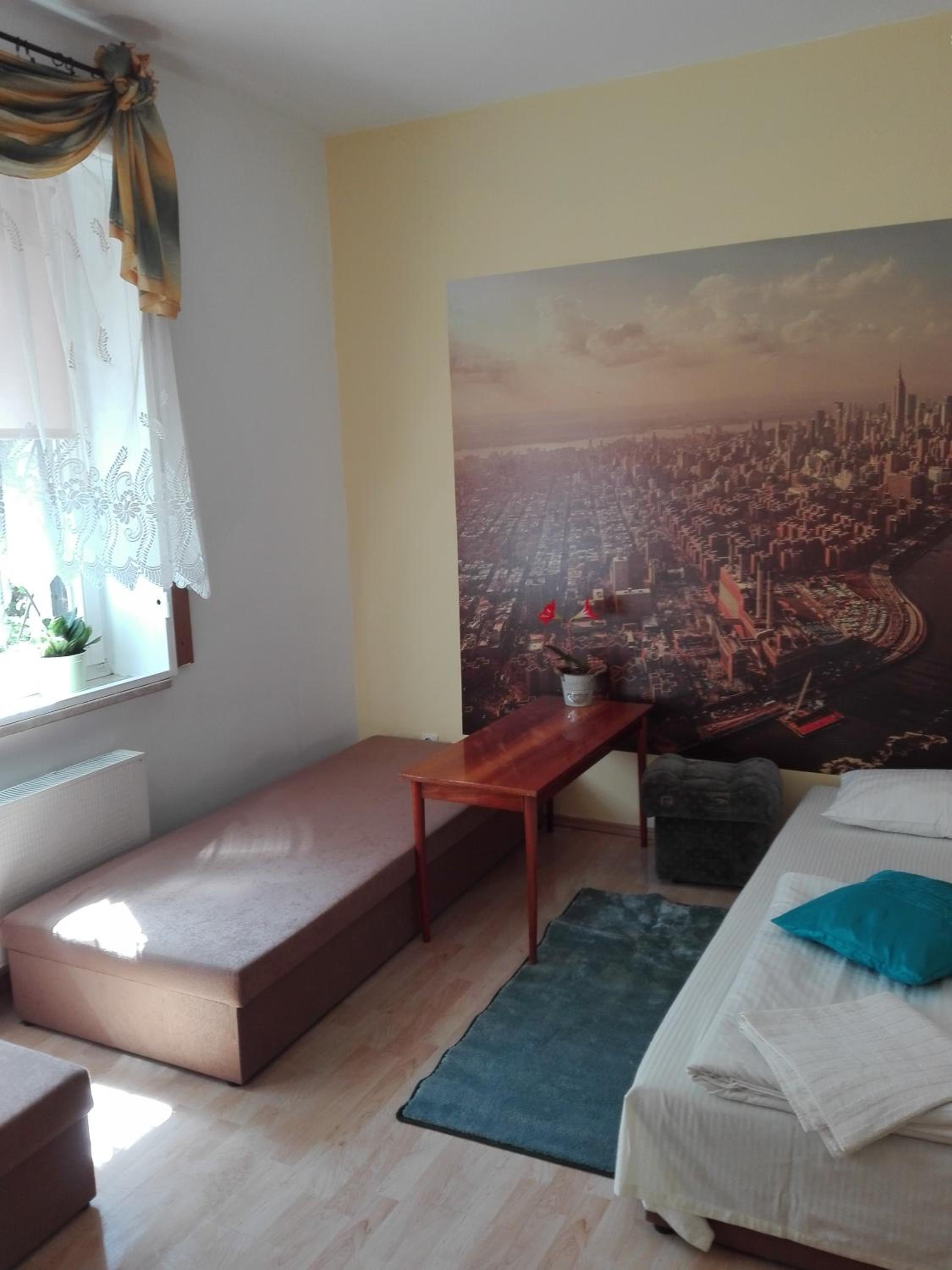 Queen Room with Two Queen Beds - Photo 3