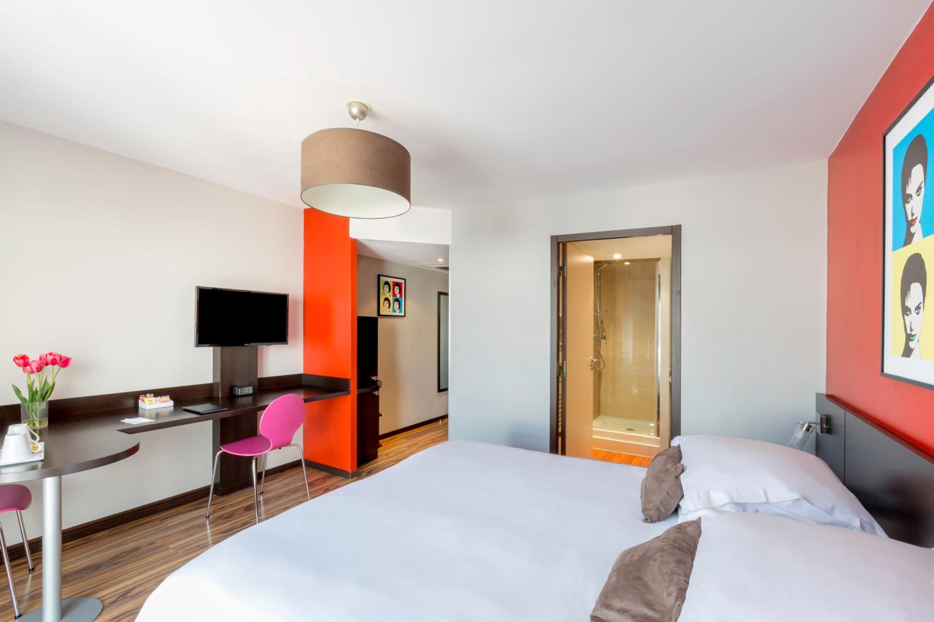 Comfort King Room - Photo 2