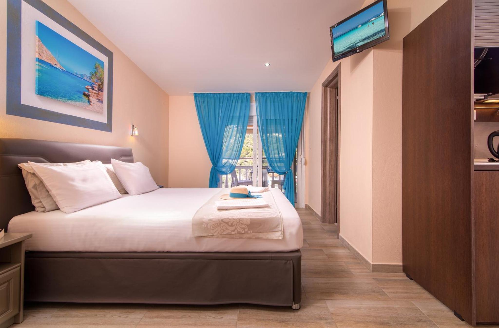 Superior Double Room with Lateral Sea View