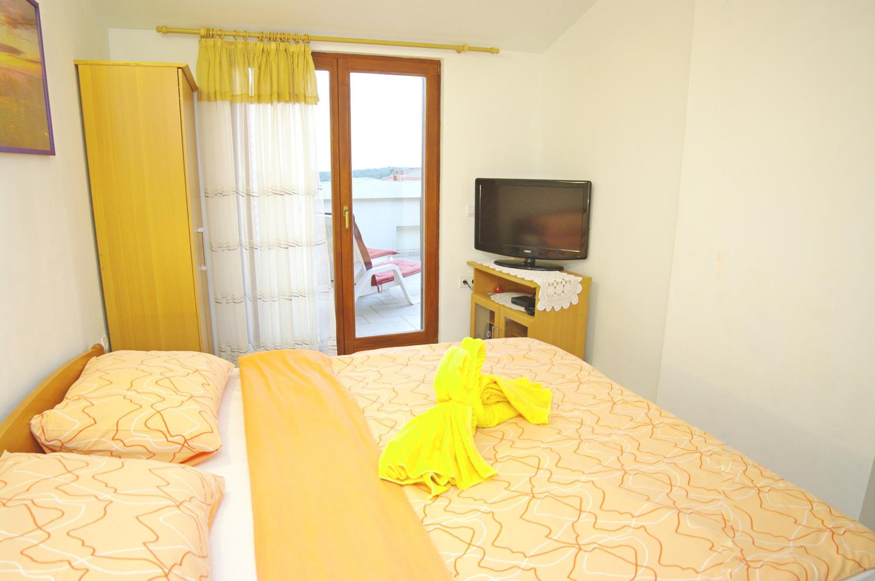Apartment with Terrace and Sea View - Photo 21