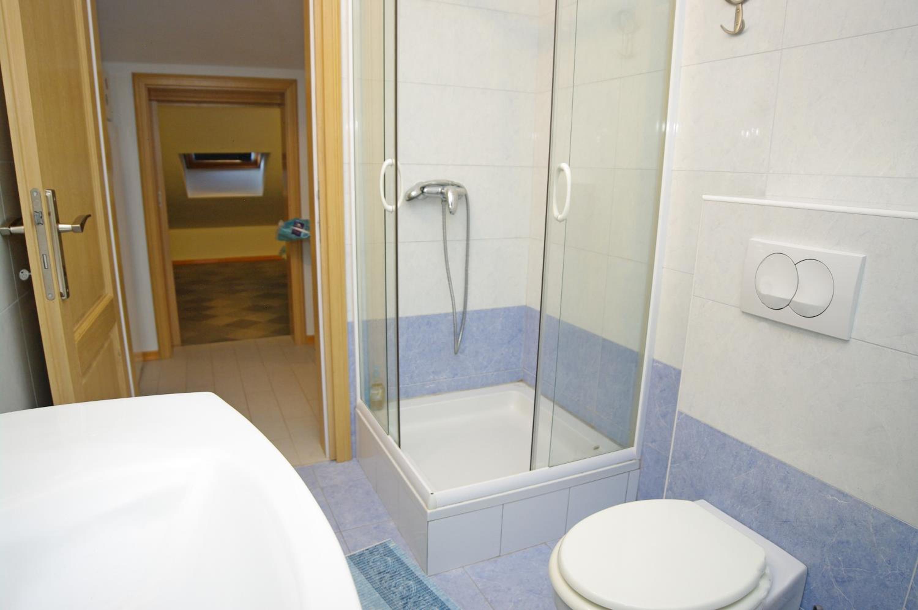 Apartment with Terrace and Sea View - Photo 8