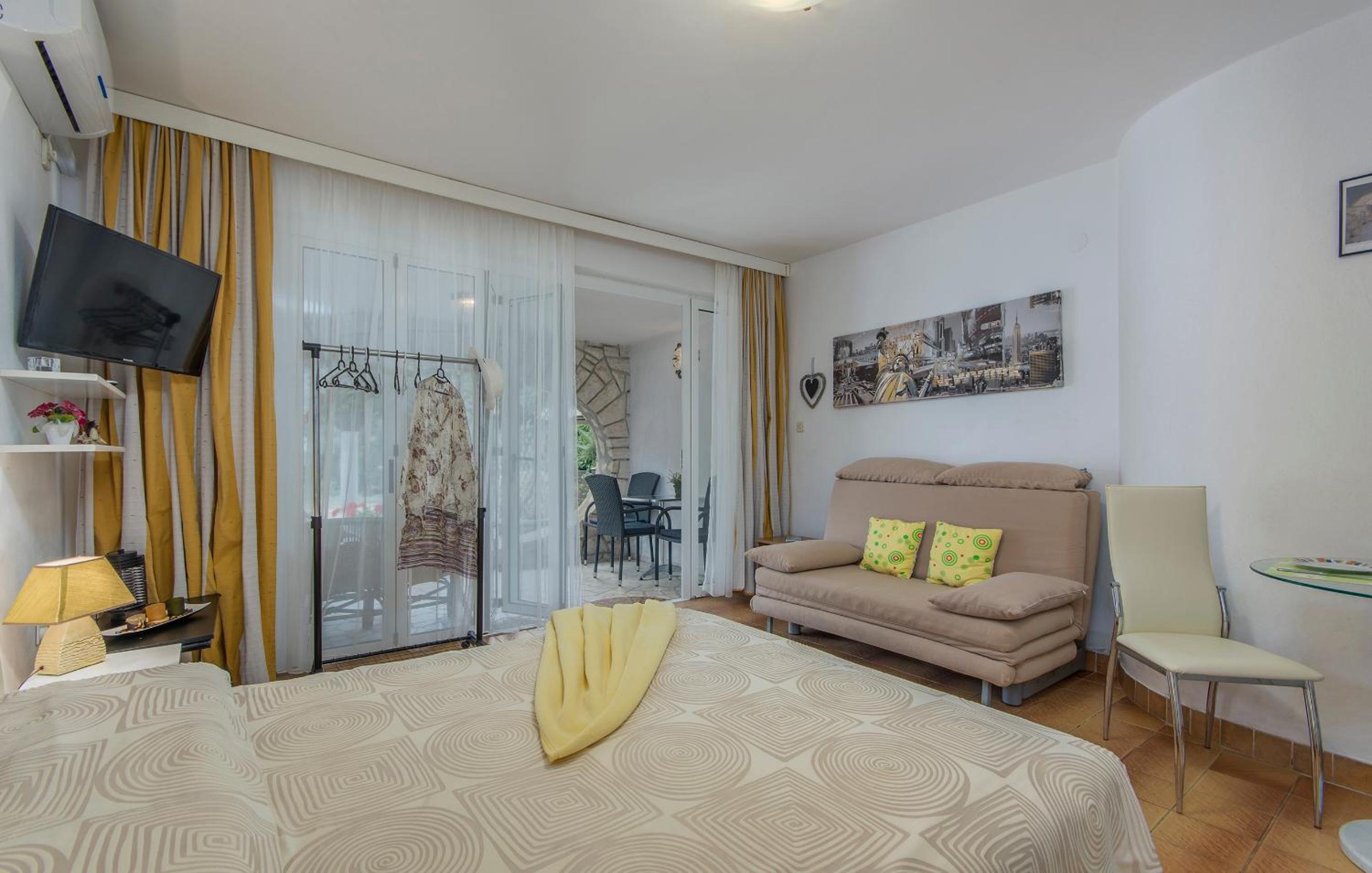 Studio Ground Floor with Terrace