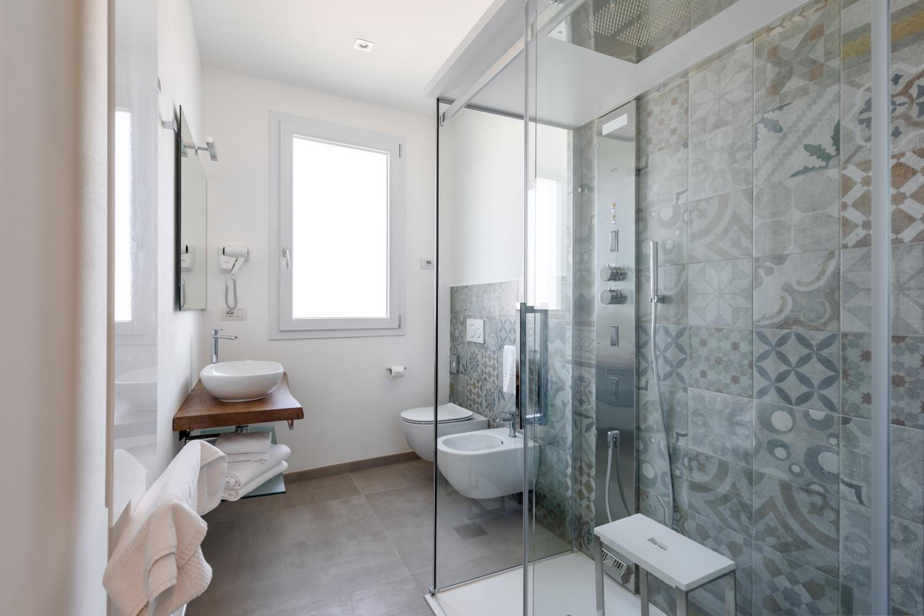 Deluxe Double or Twin Room photo 3