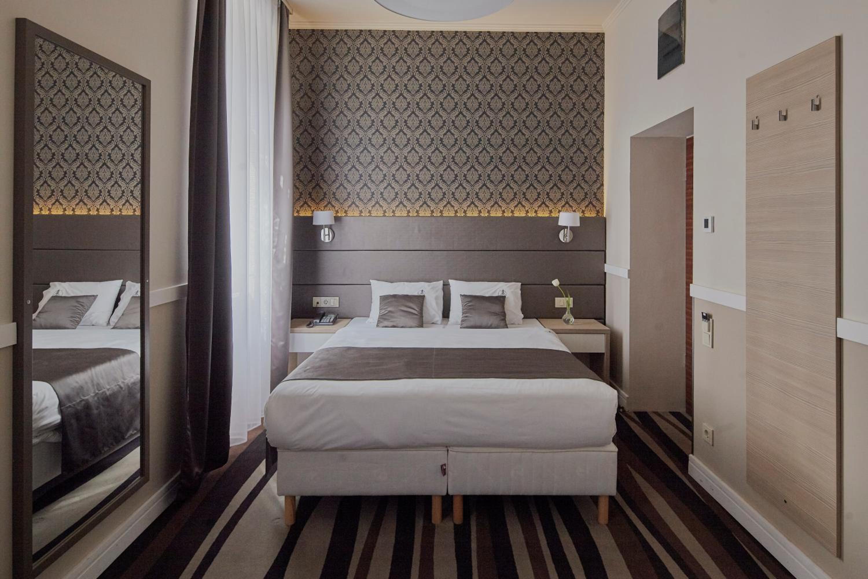 Standard Double or Twin Room - Photo 1