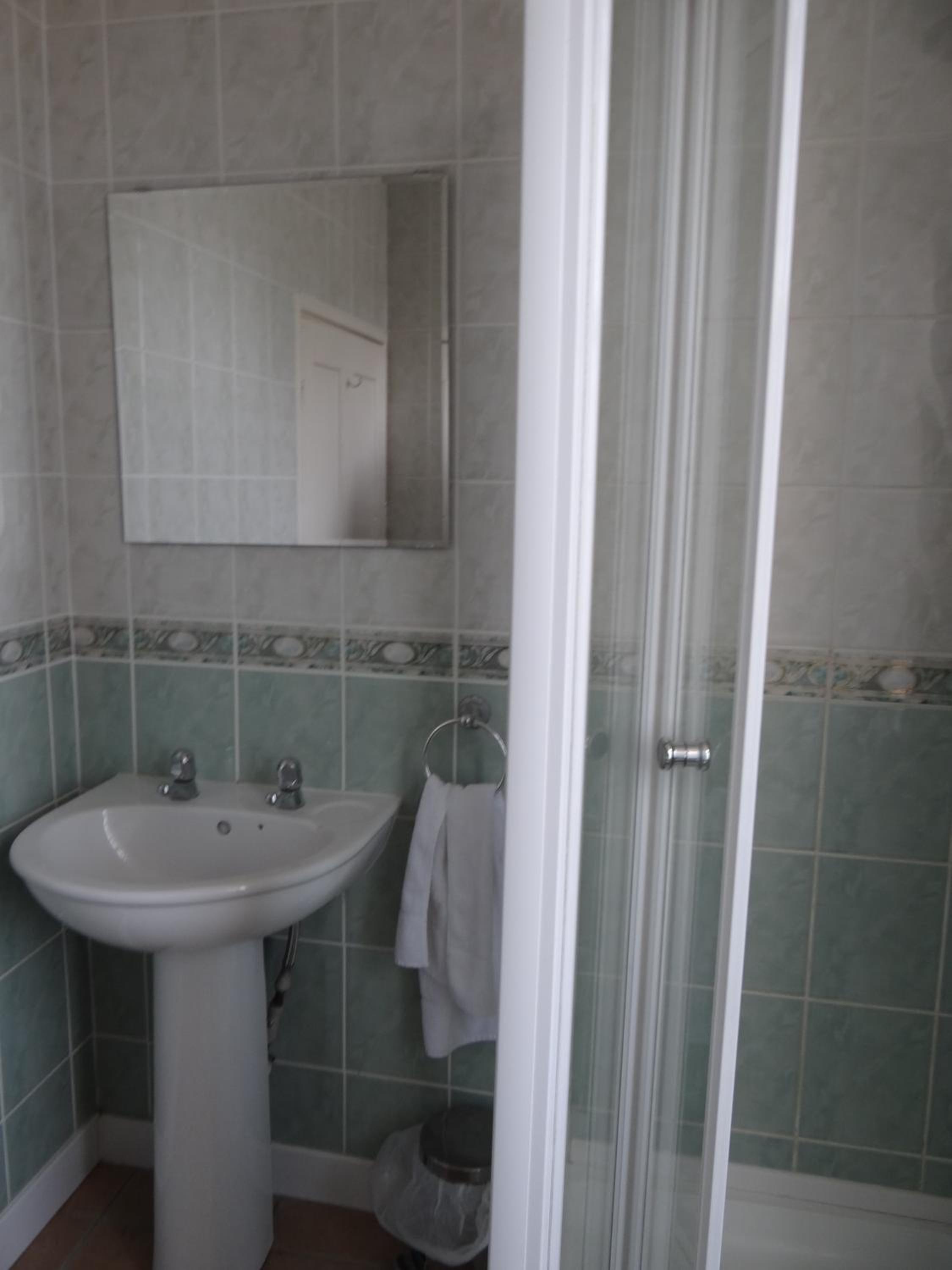 Single Room with Shared Bathroom photo 2