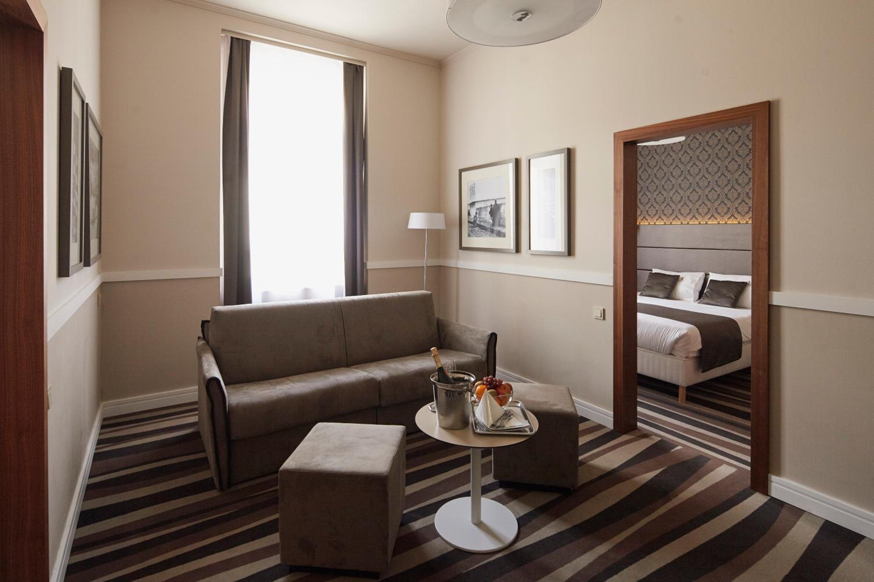Suite with City View - Photo 1