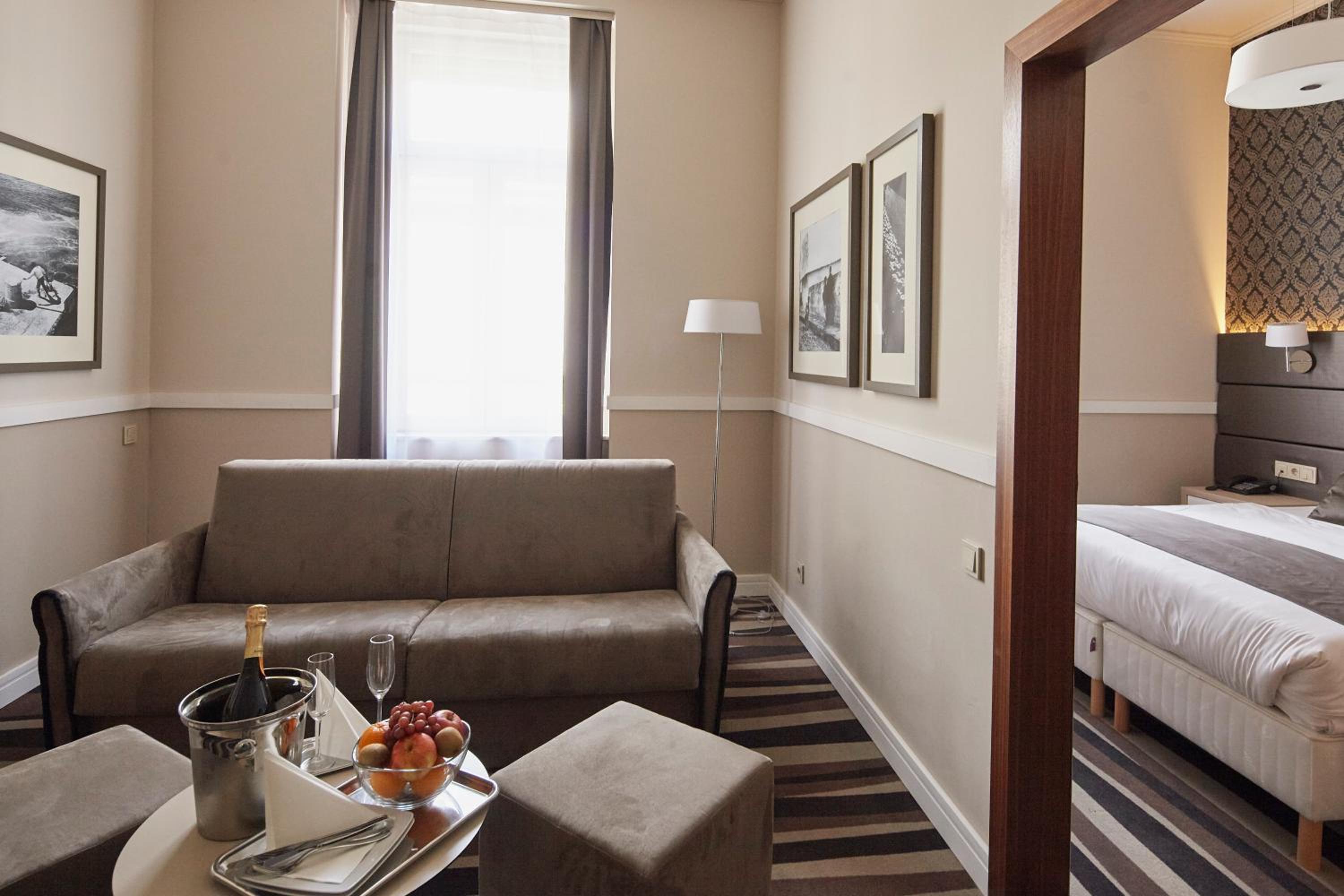 Suite with City View - Photo 2