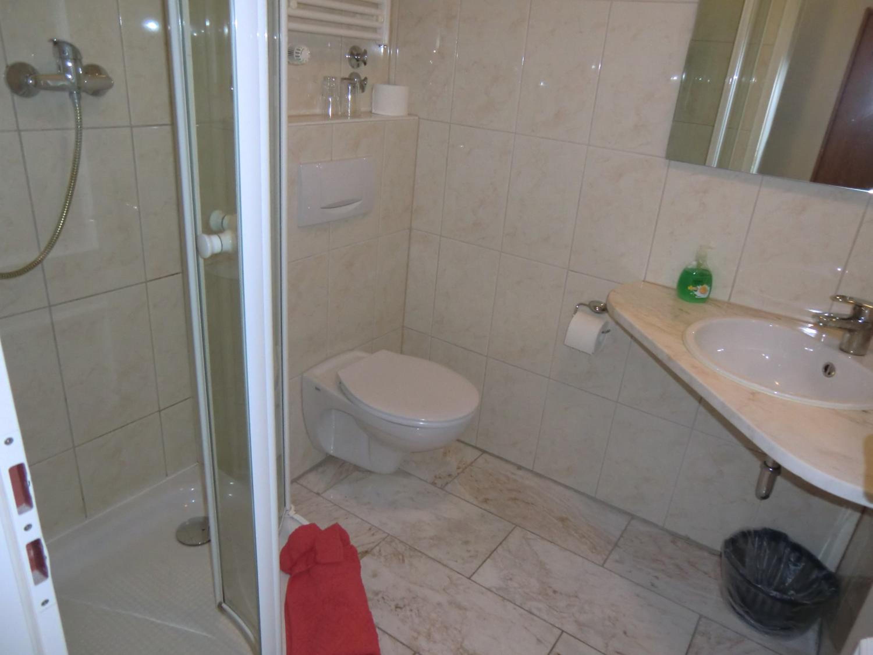 Double Room - Photo 7