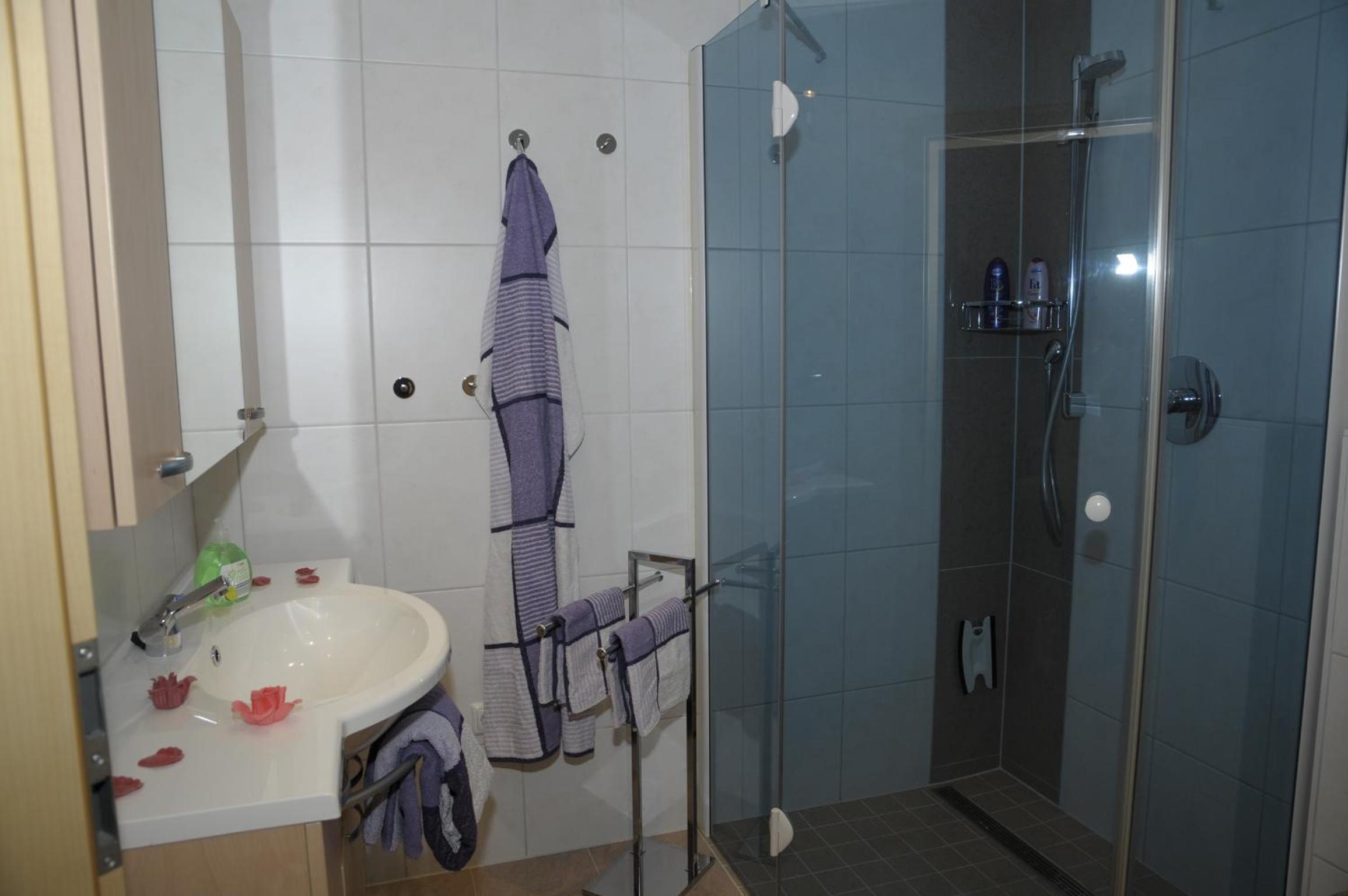 Apartment photo 2