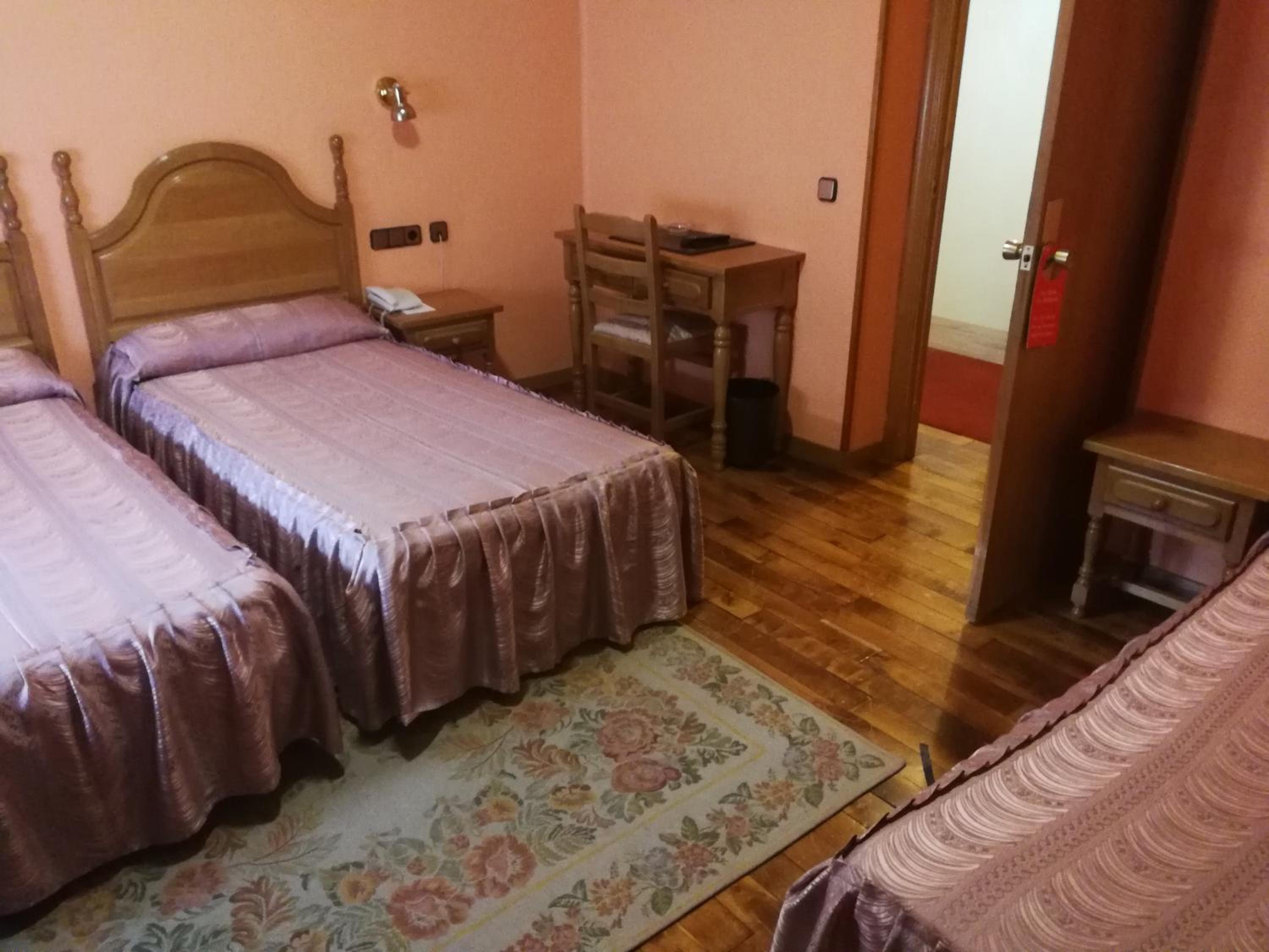 Triple Room - Photo 11