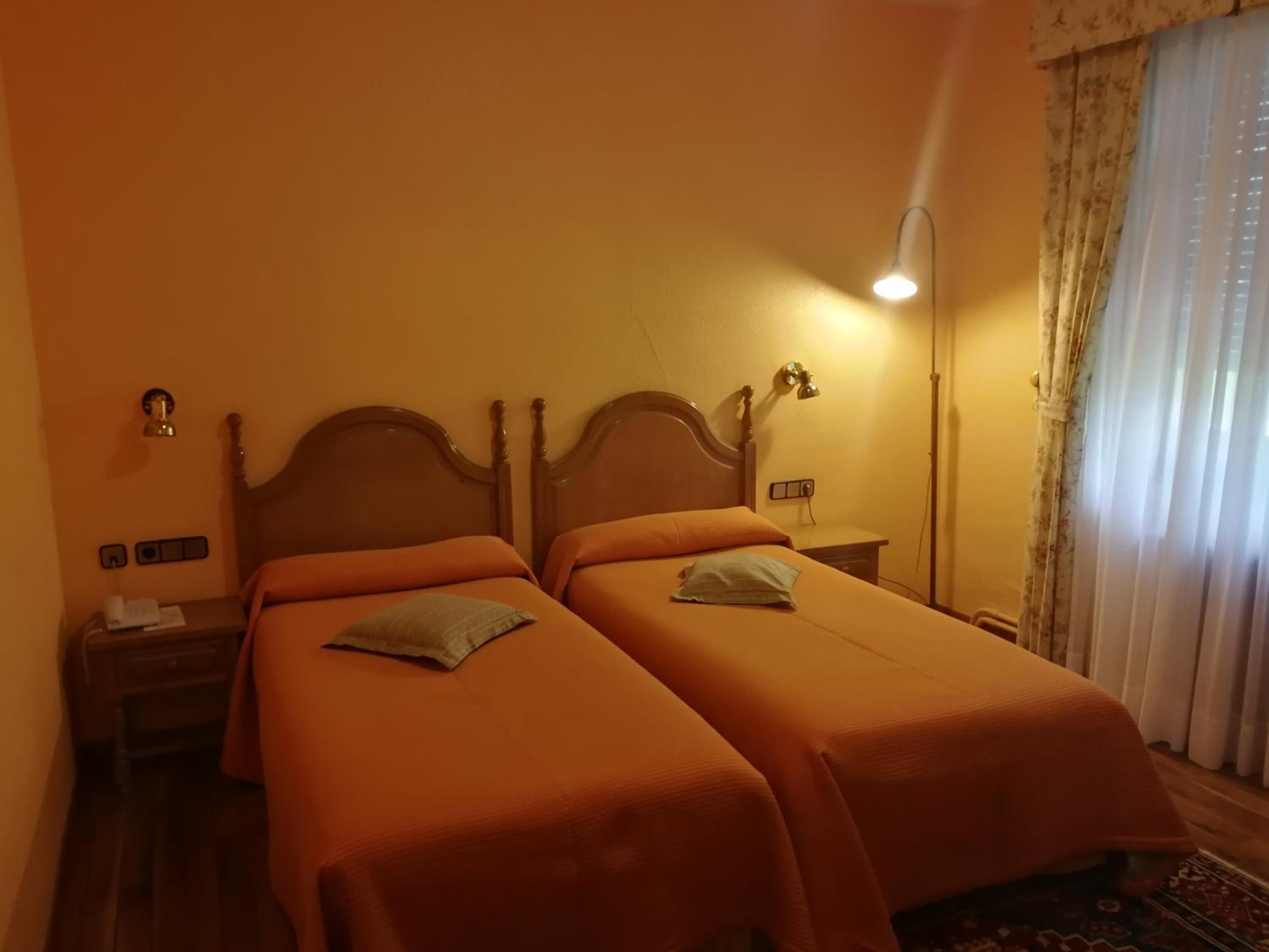 Double or Twin Room - Photo 14