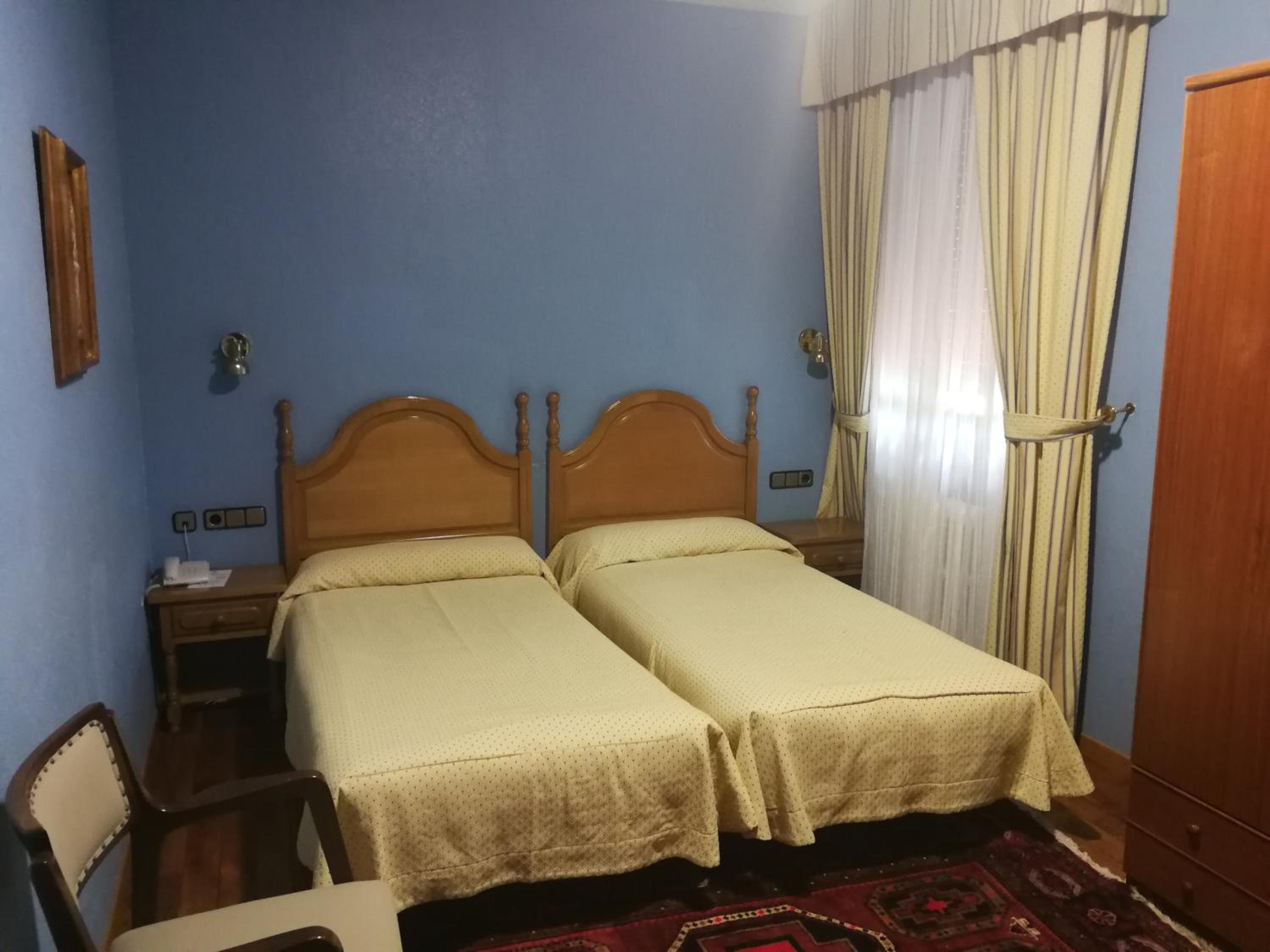 Double or Twin Room - Photo 7
