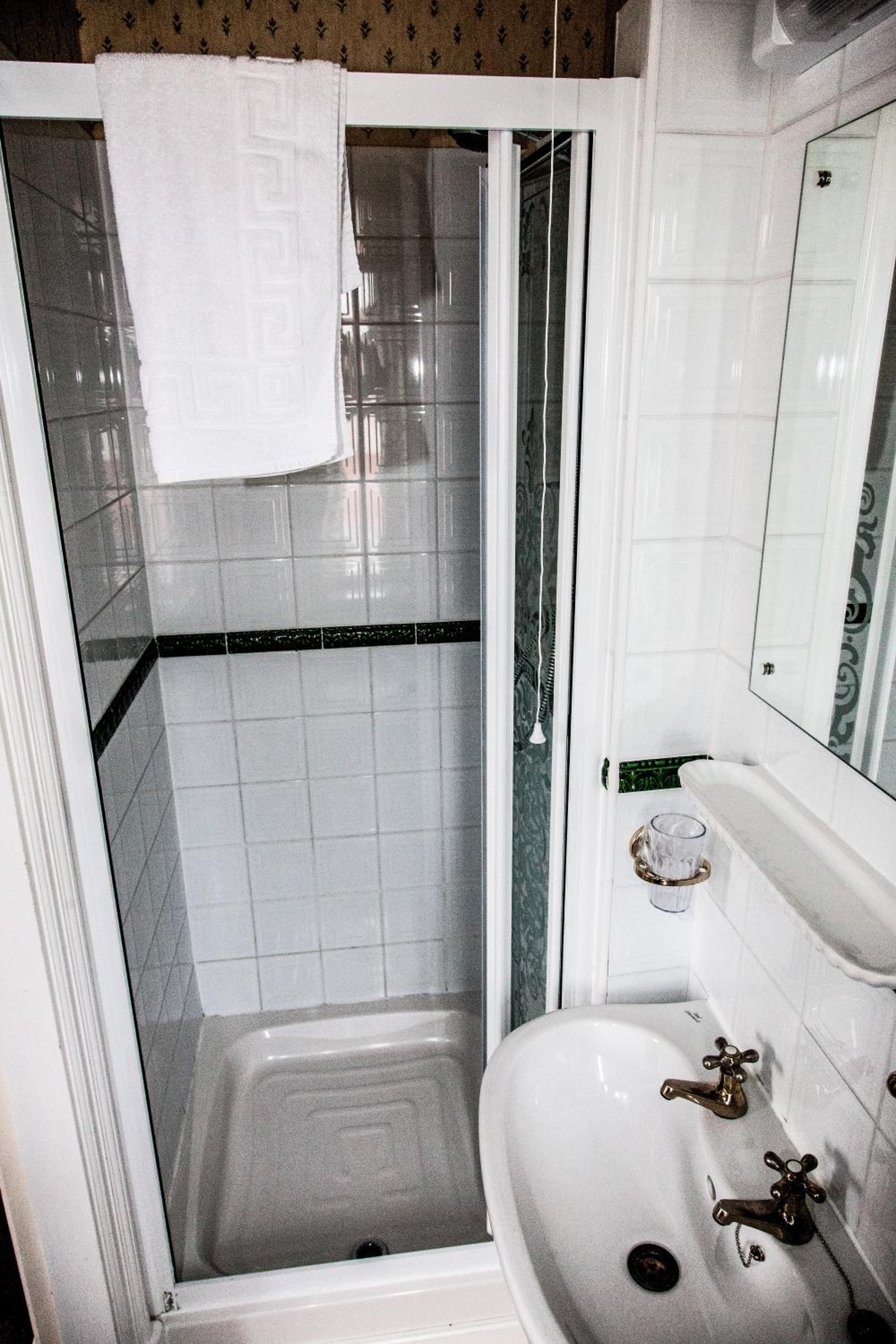 Double Room - Photo 5