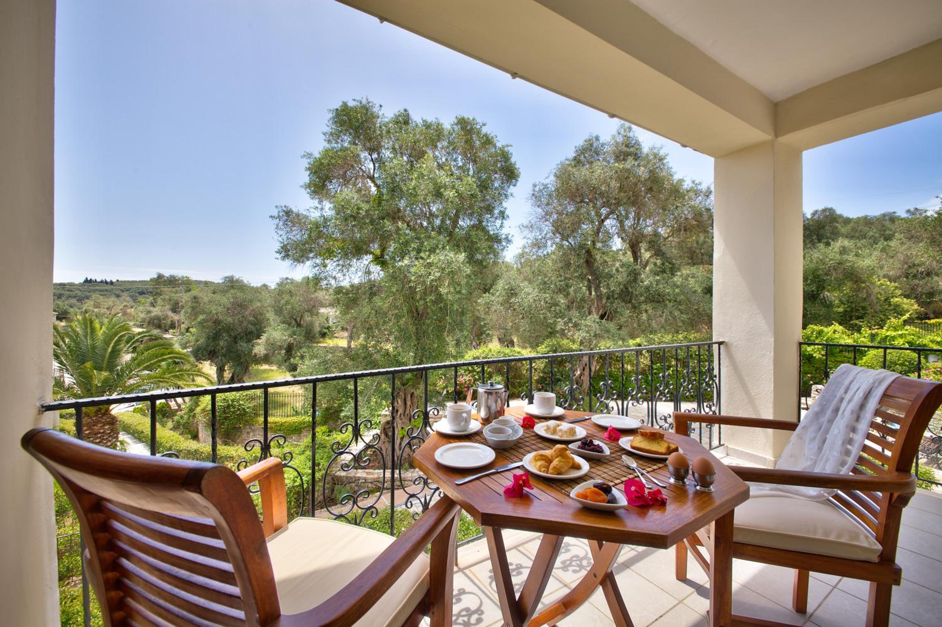 Family Suite with Garden View - Photo 18