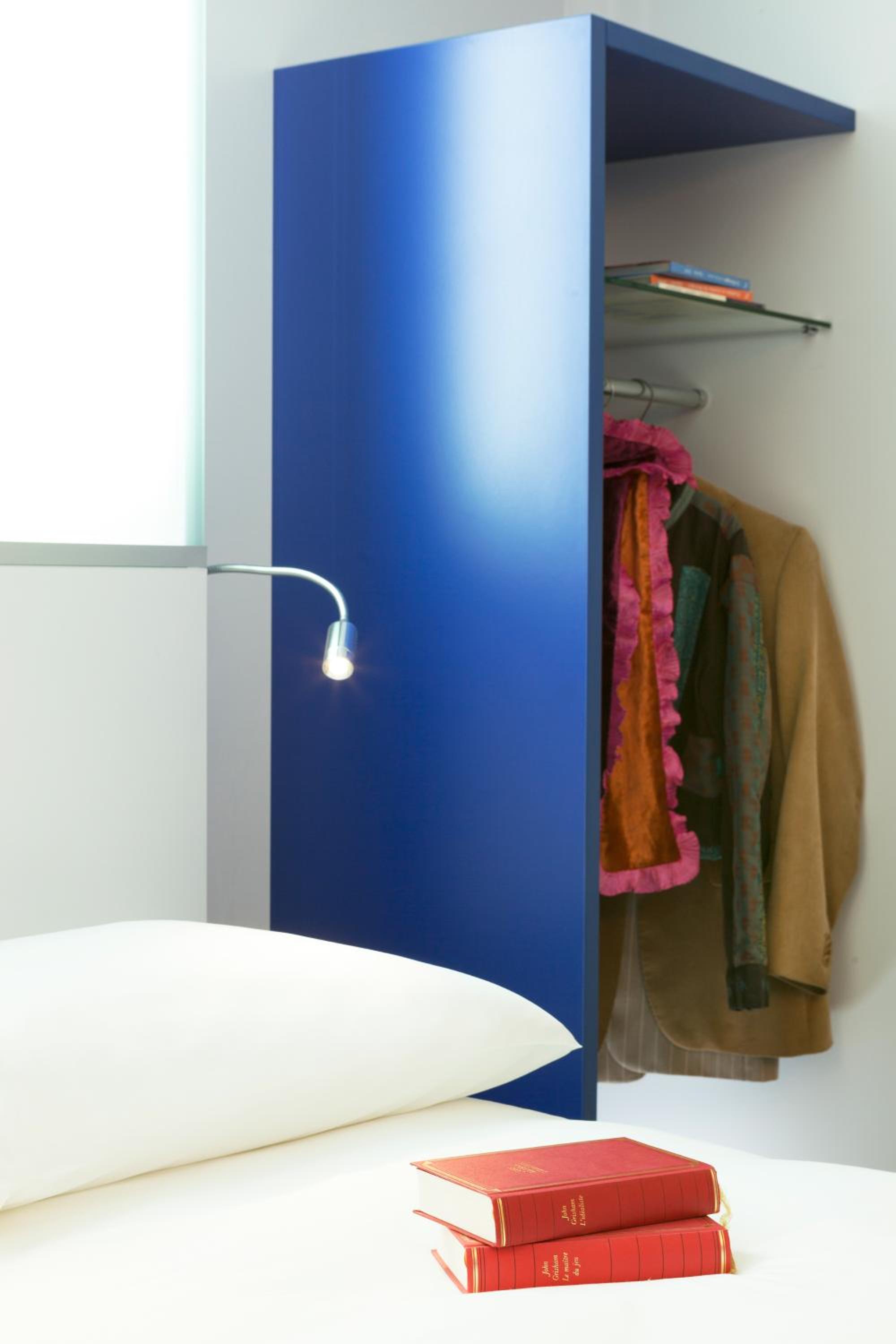 Standard Room with 2 Single Beds photo 3