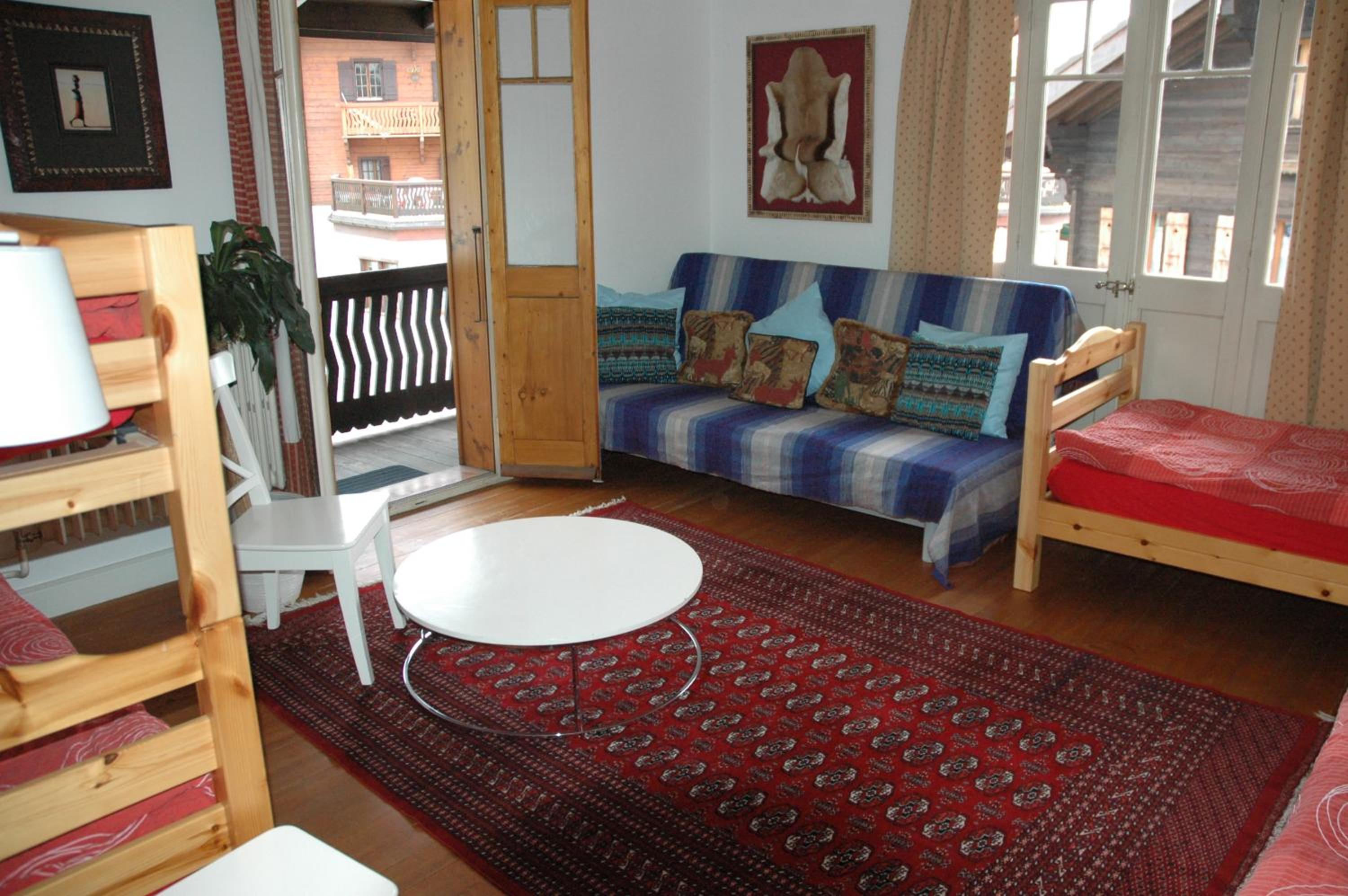 Sixtuple Room with Balcony and Shared Bathroom