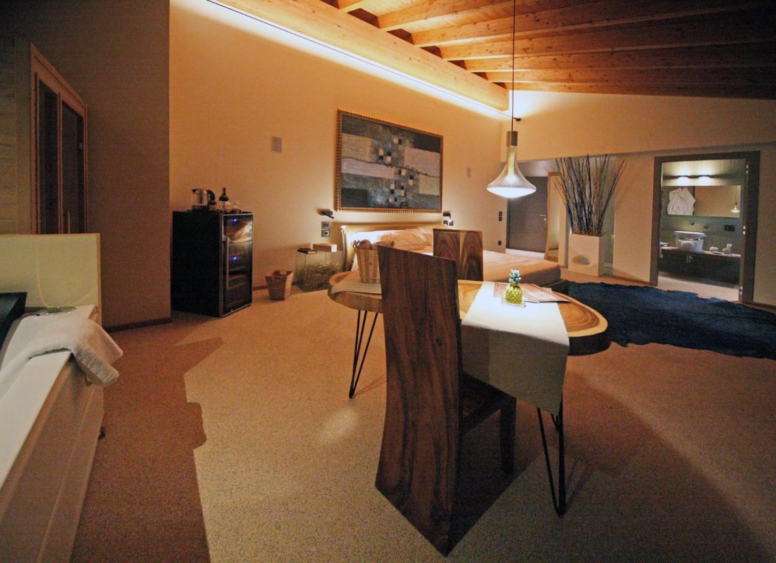 Queen Suite - Photo 16
