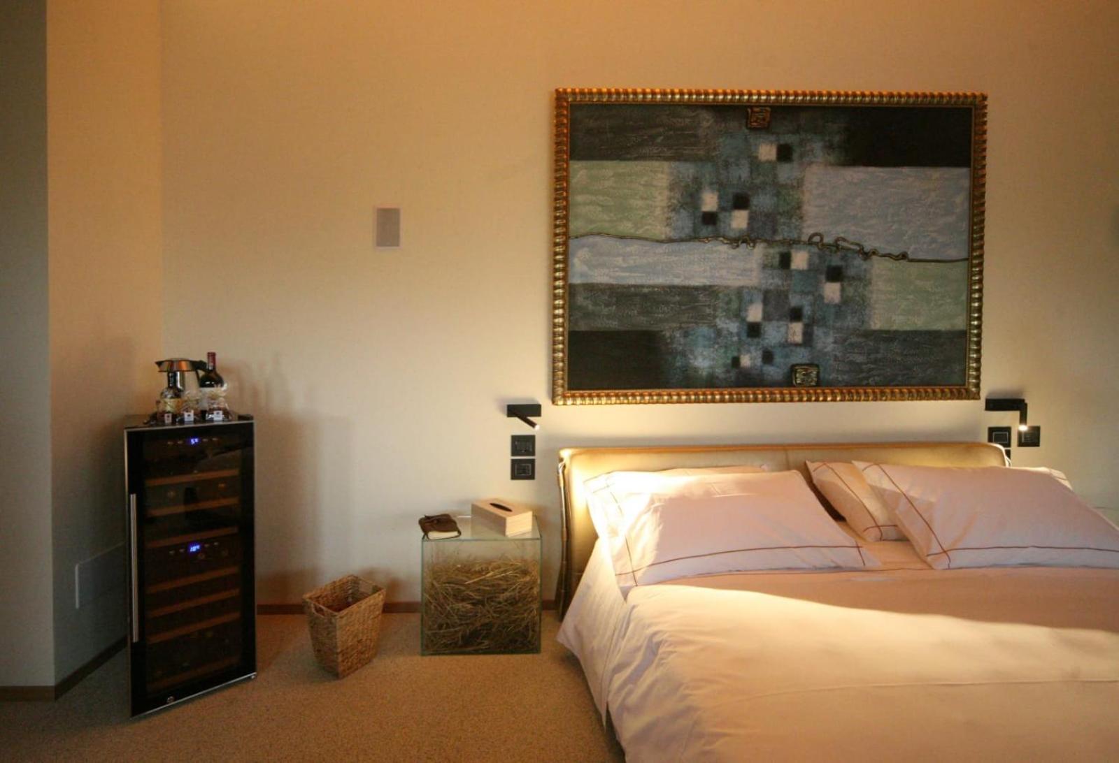 Queen Suite - Photo 17