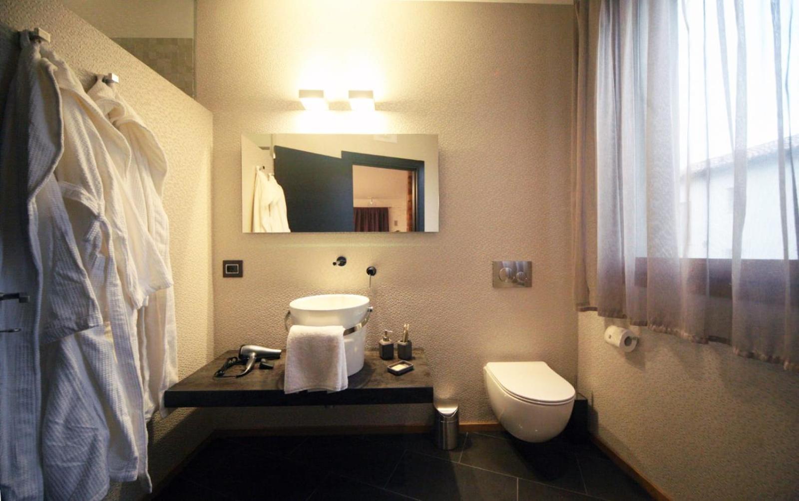Queen Suite - Photo 10