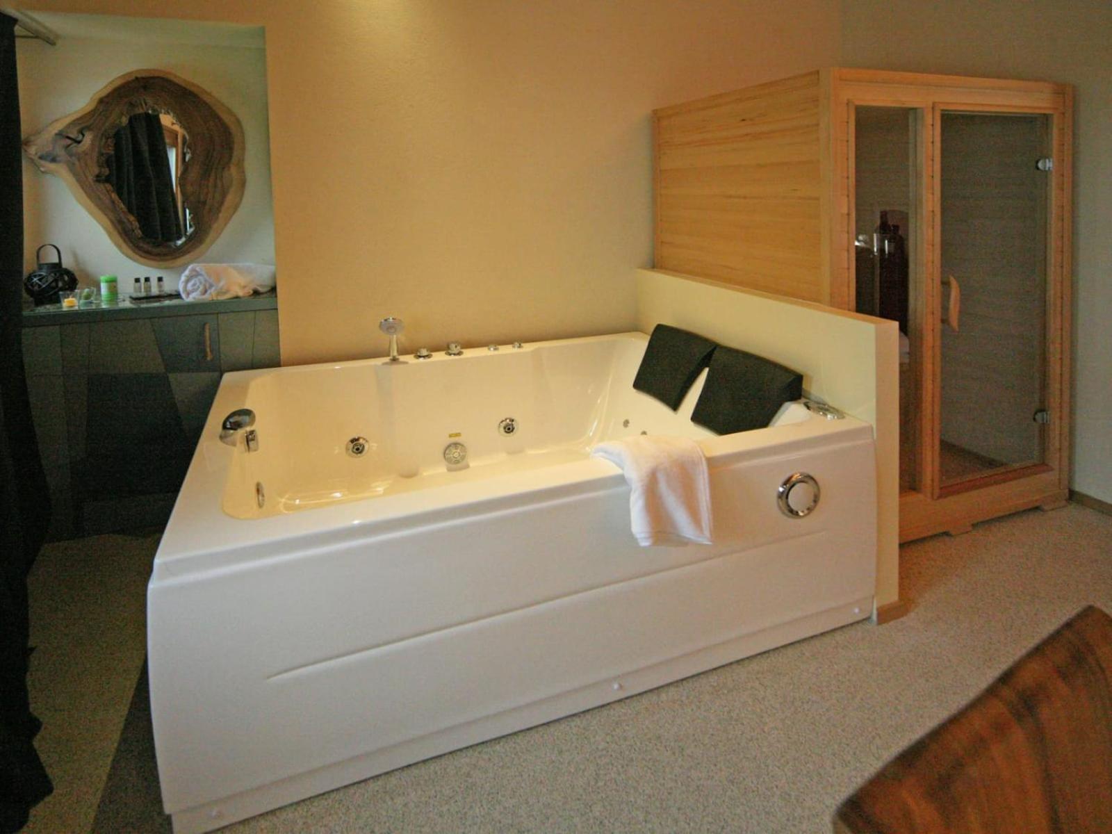 Queen Suite - Photo 9