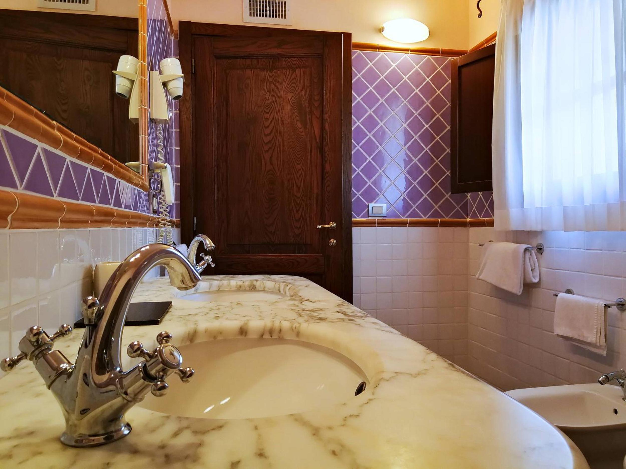 Double or Twin Room - Photo 13