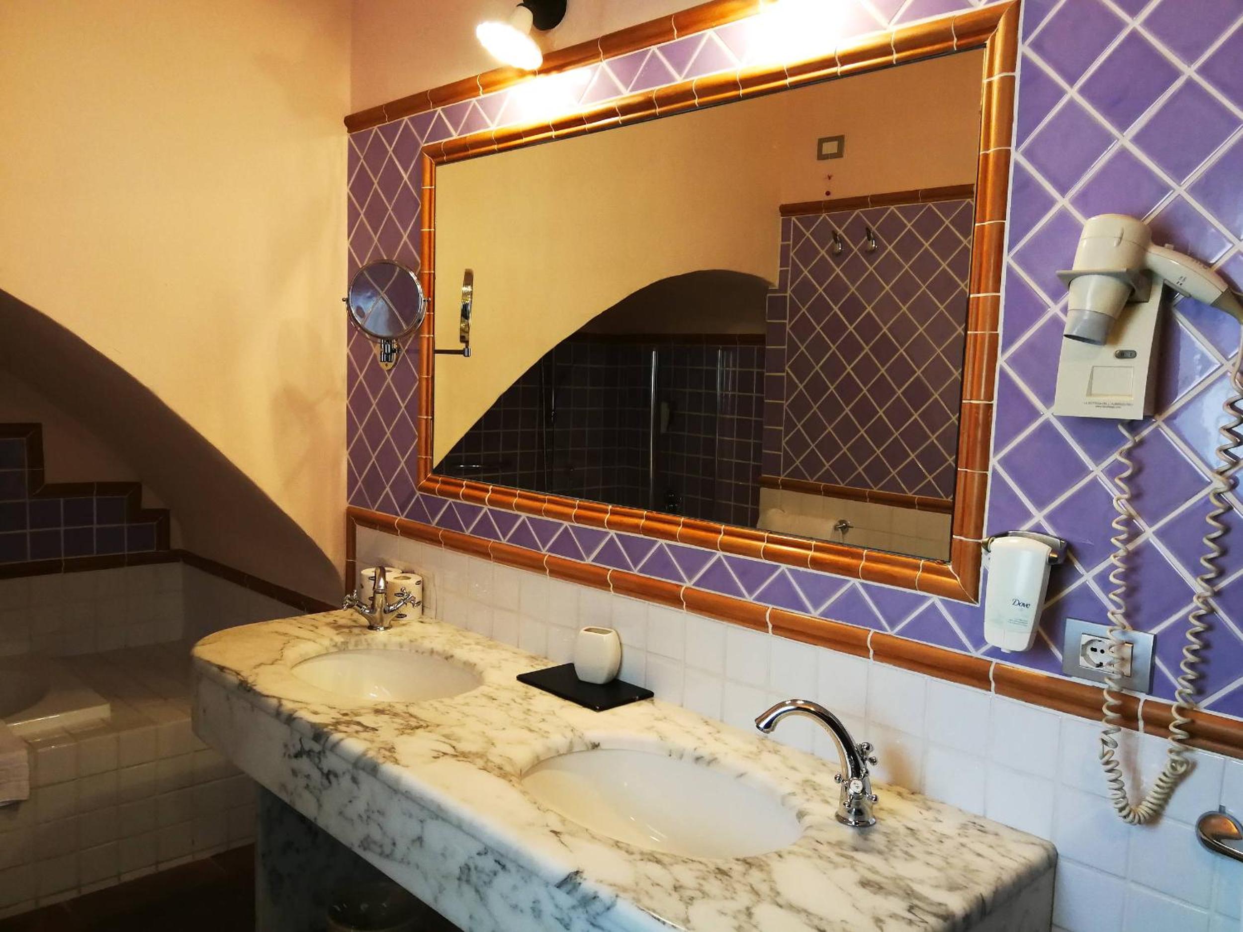 Double or Twin Room - Photo 8