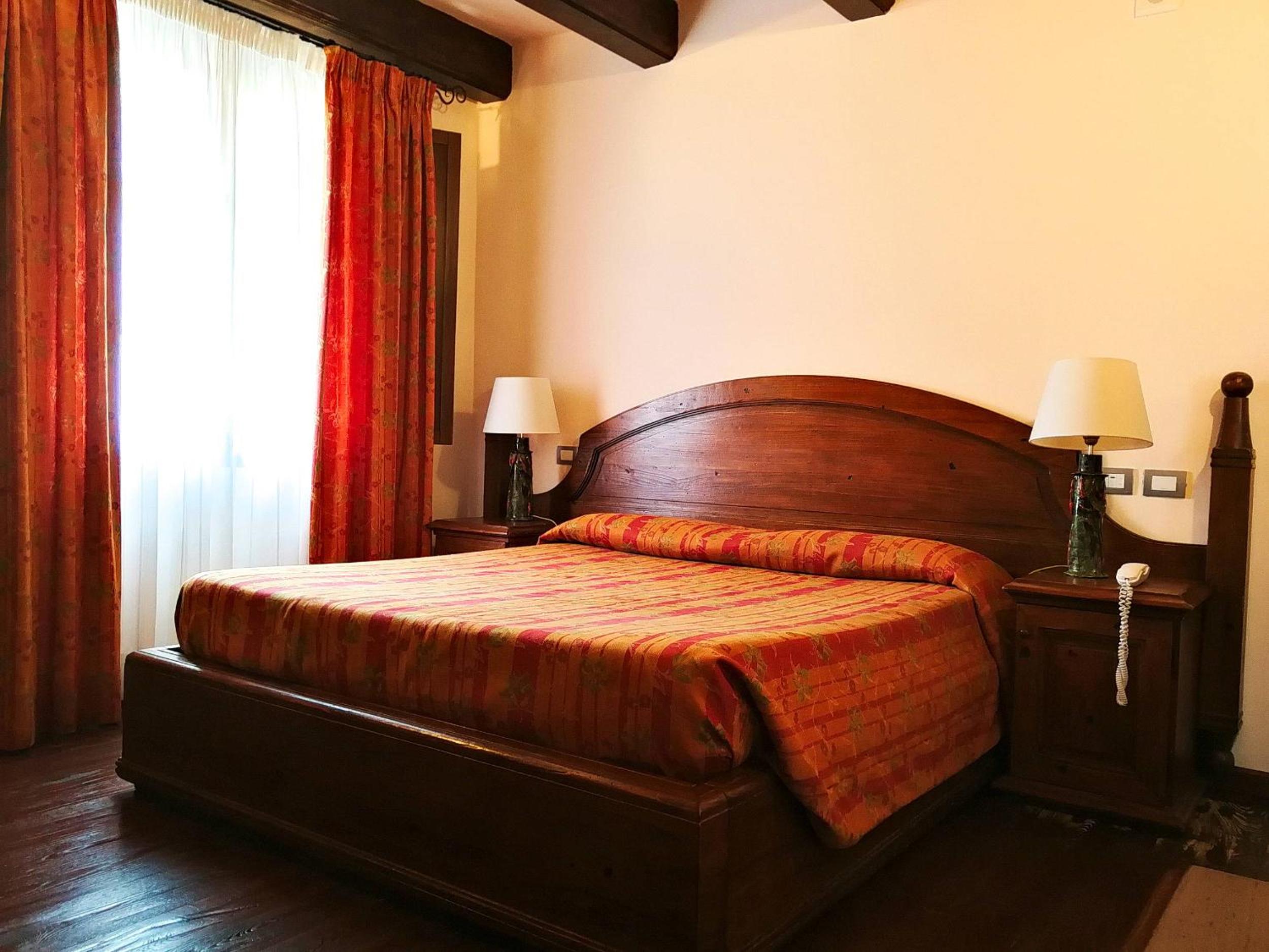 Double or Twin Room - Photo 9