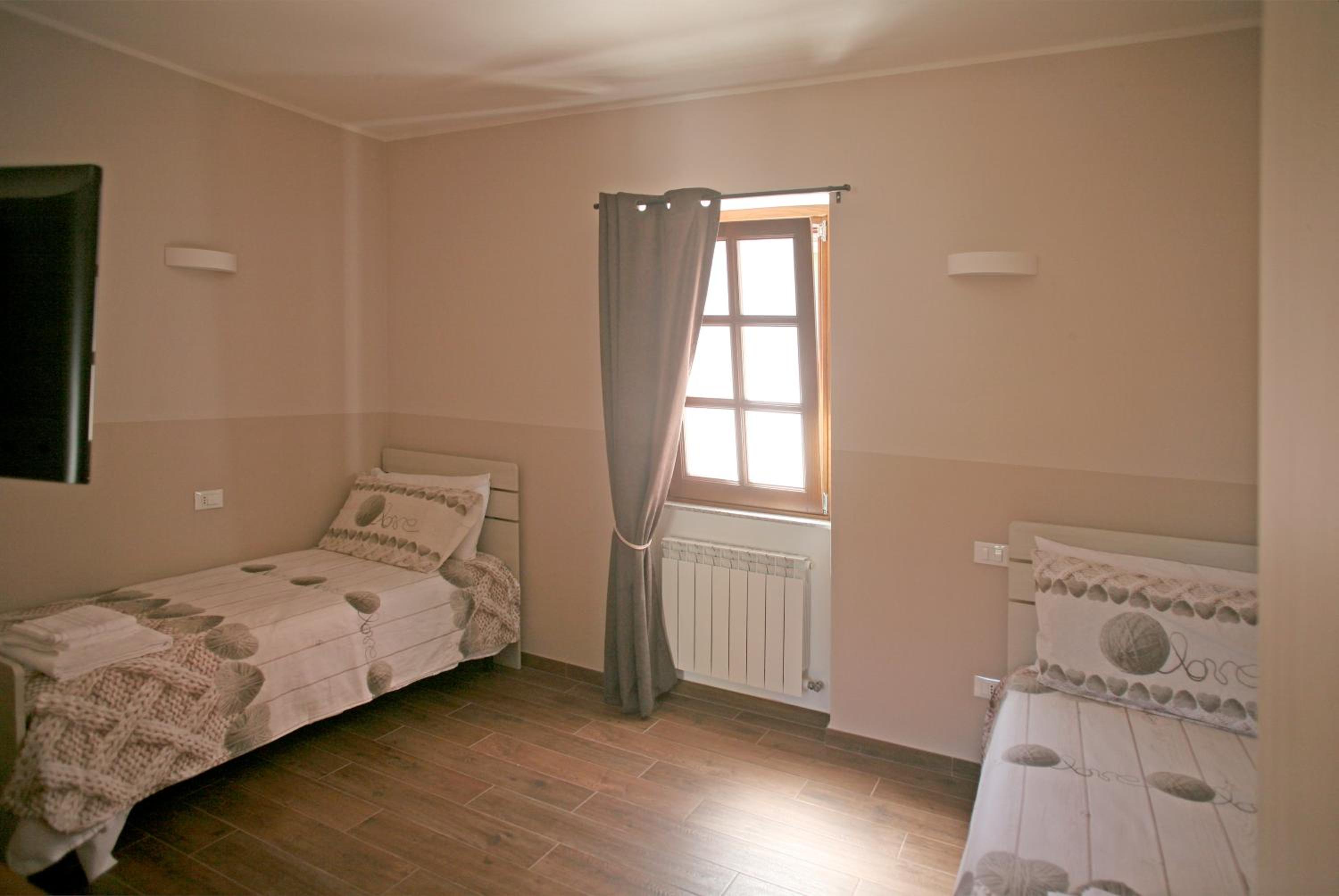 Twin Room - Disability Access photo 3