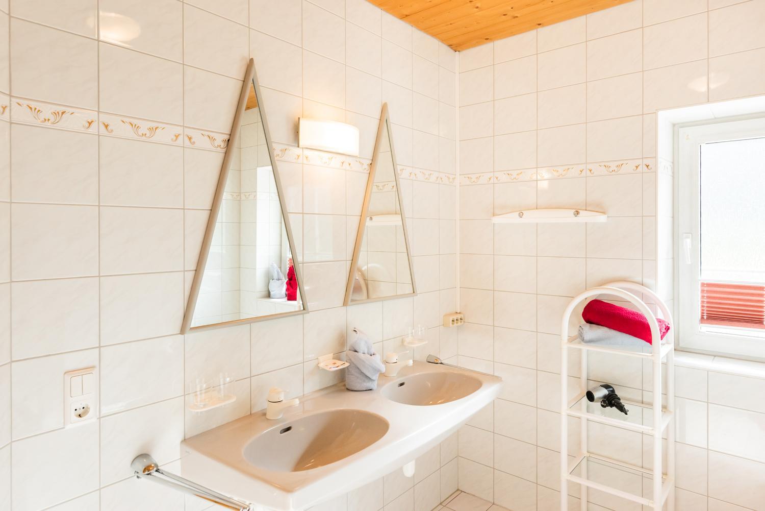 Penthouse-Two Bedroom-Apartment - Photo 12