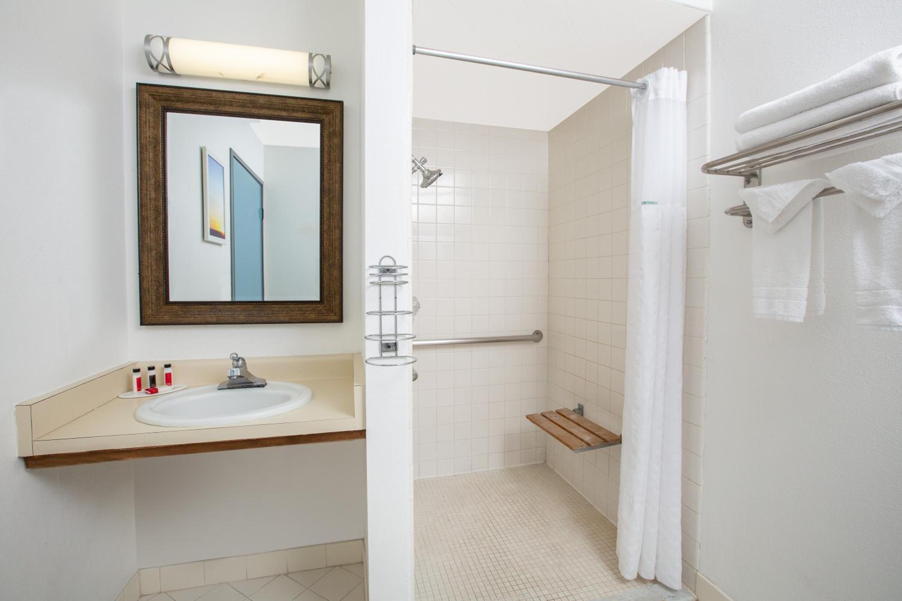 Queen Room - Mobility Access/Non-Smoking