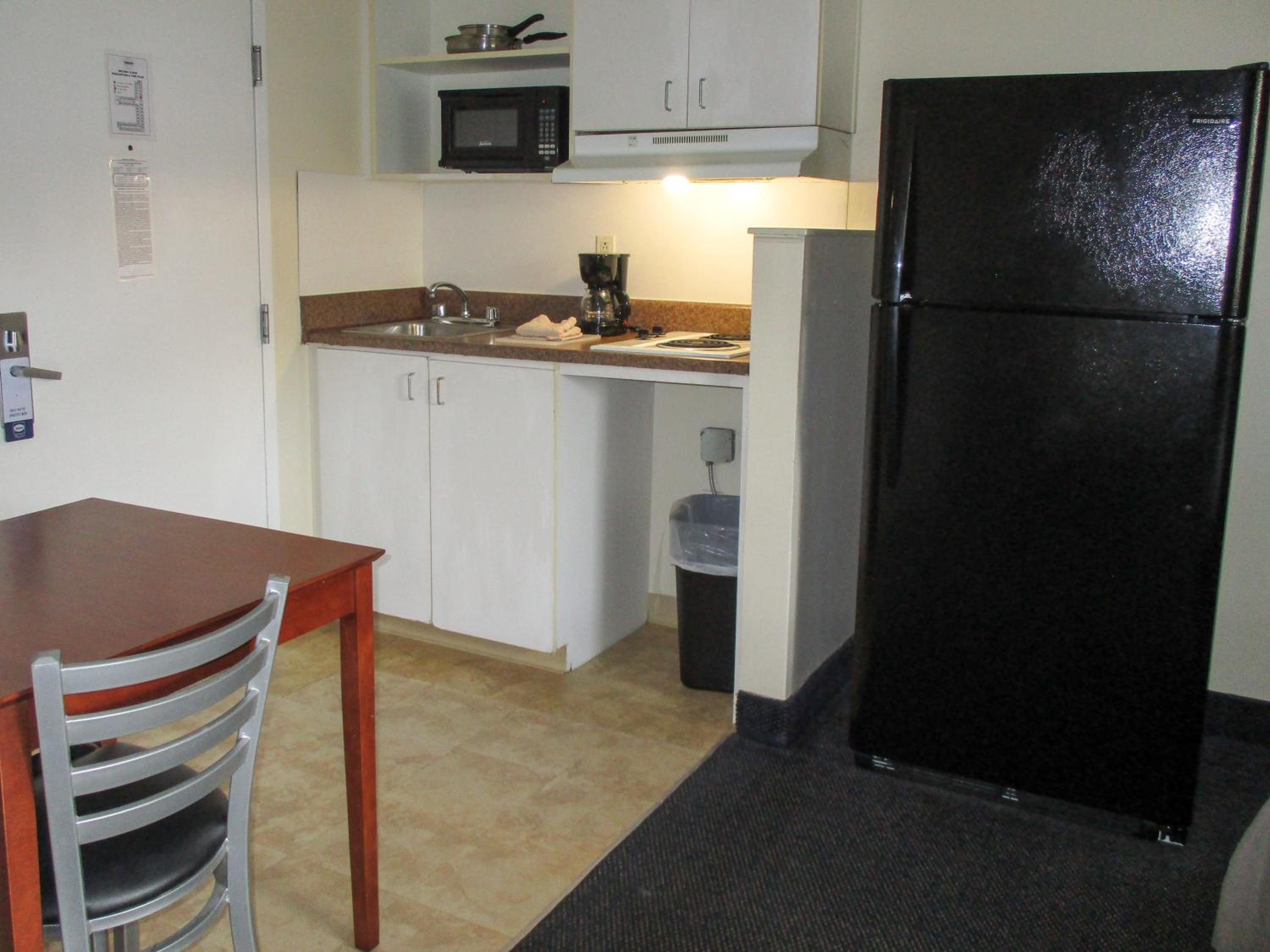 Queen Room - Disability Access - Non-Smoking - Photo 8