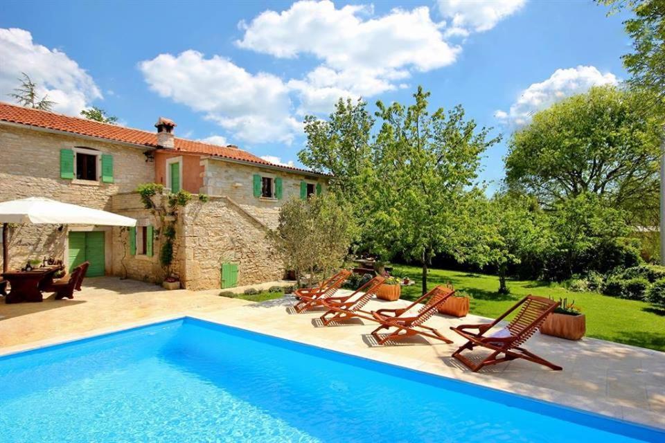Villa photo 2