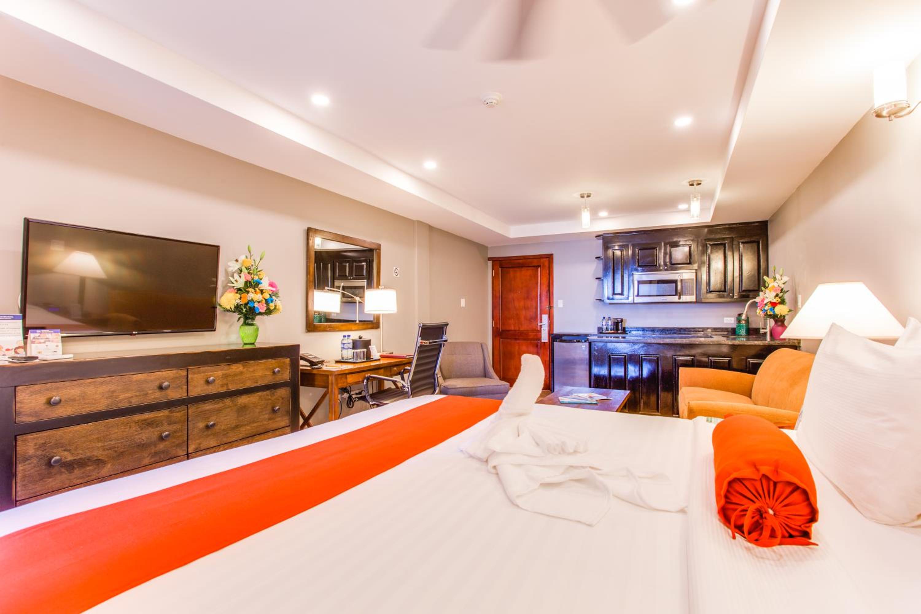 Junior Suite with Hot Tub - Non Smoking - Photo 14