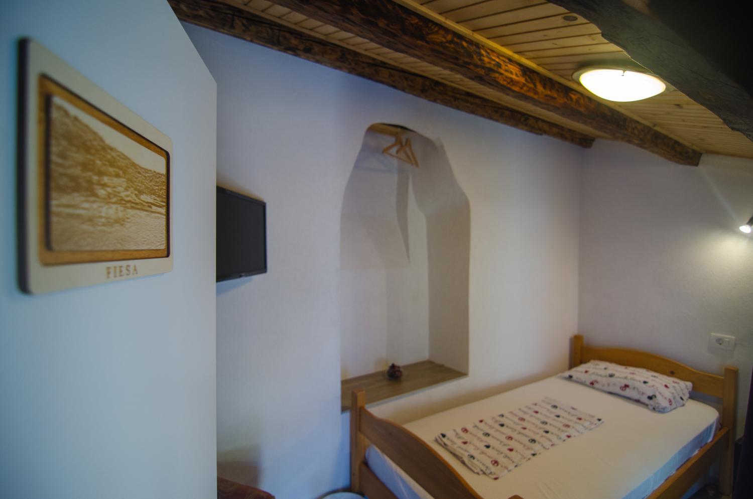 Single Room with Shared Shower and Toilet photo 3