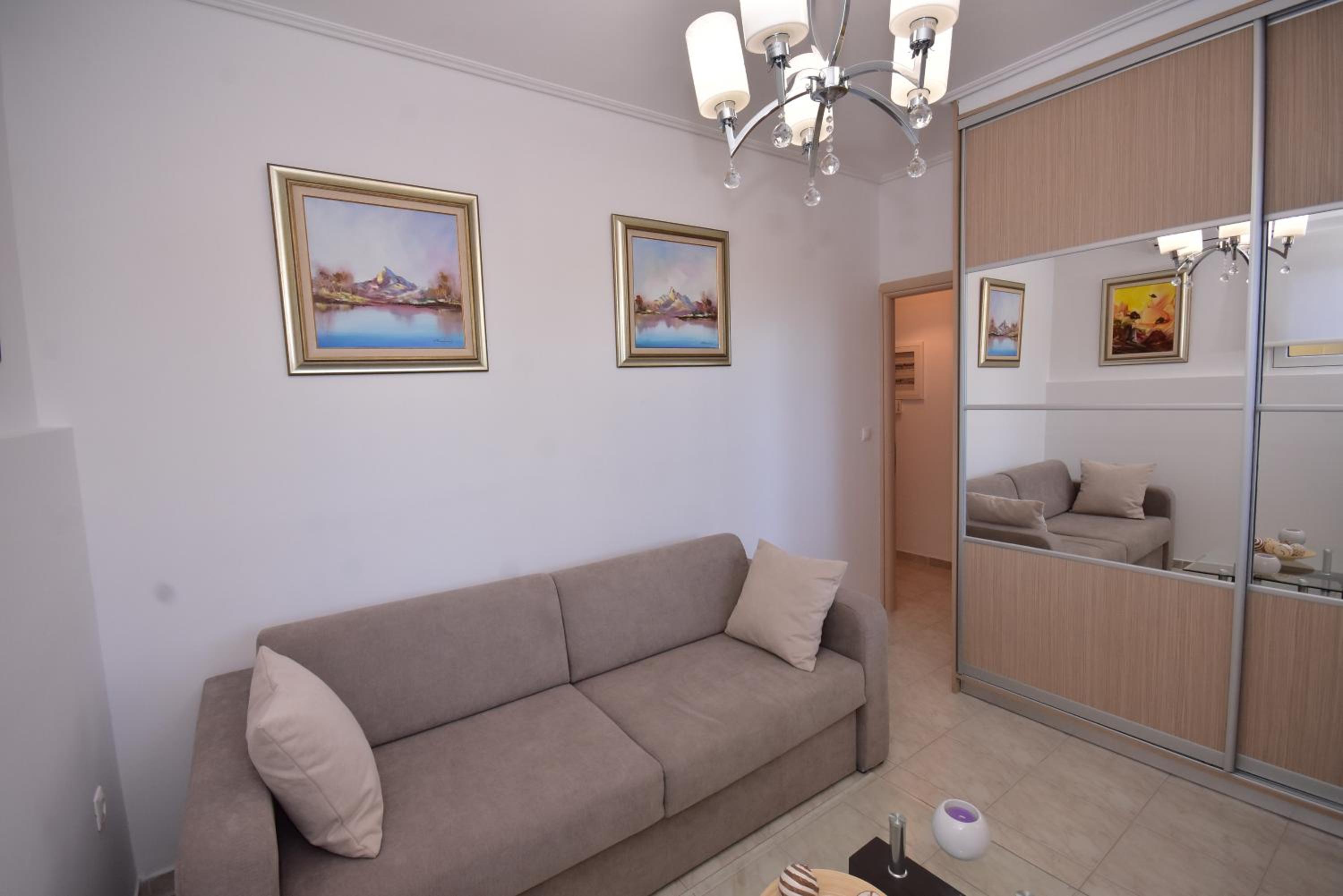Apartment - Photo 4