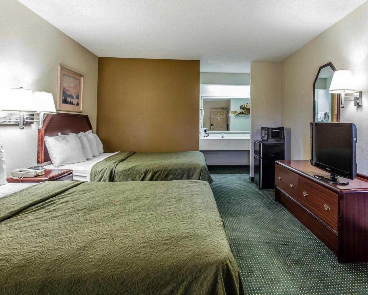 Queen Room with Two Queen Beds - Smoking - Photo 1
