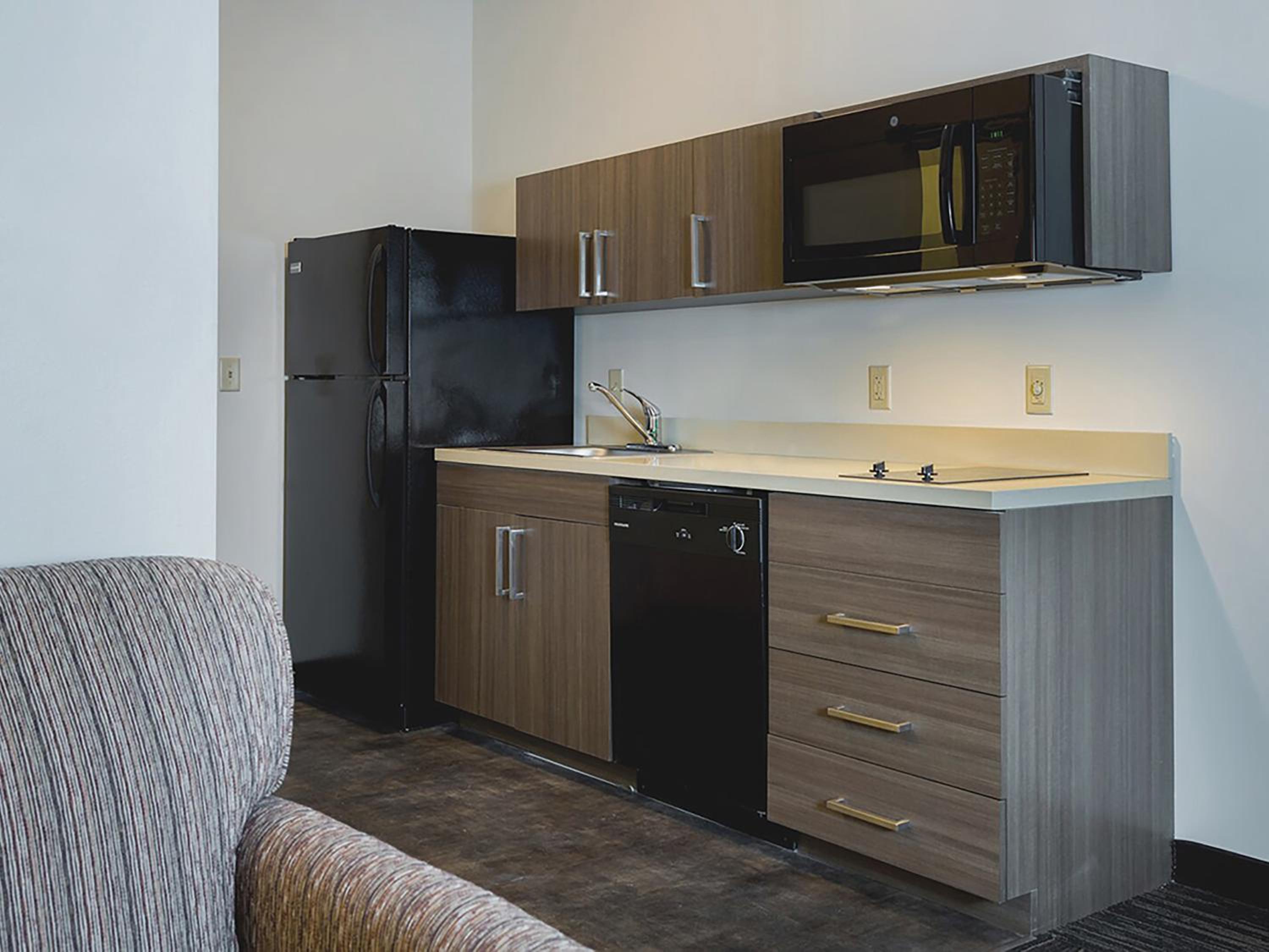 Queen studio with 1 Queen Bed - Disability Access/Non-Smoking photo 3